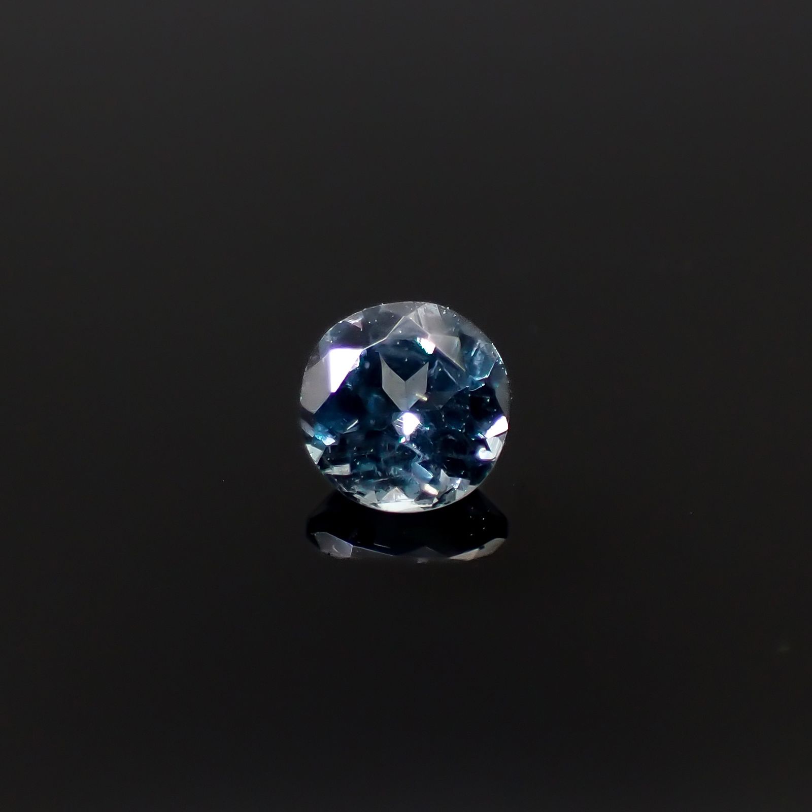 ベキリーブルーガーネット（カラーチェンジガーネット アレキタイプ） マダガスカル・ベキリー産 0.23ct [241229618]3.7x3.6mm前後