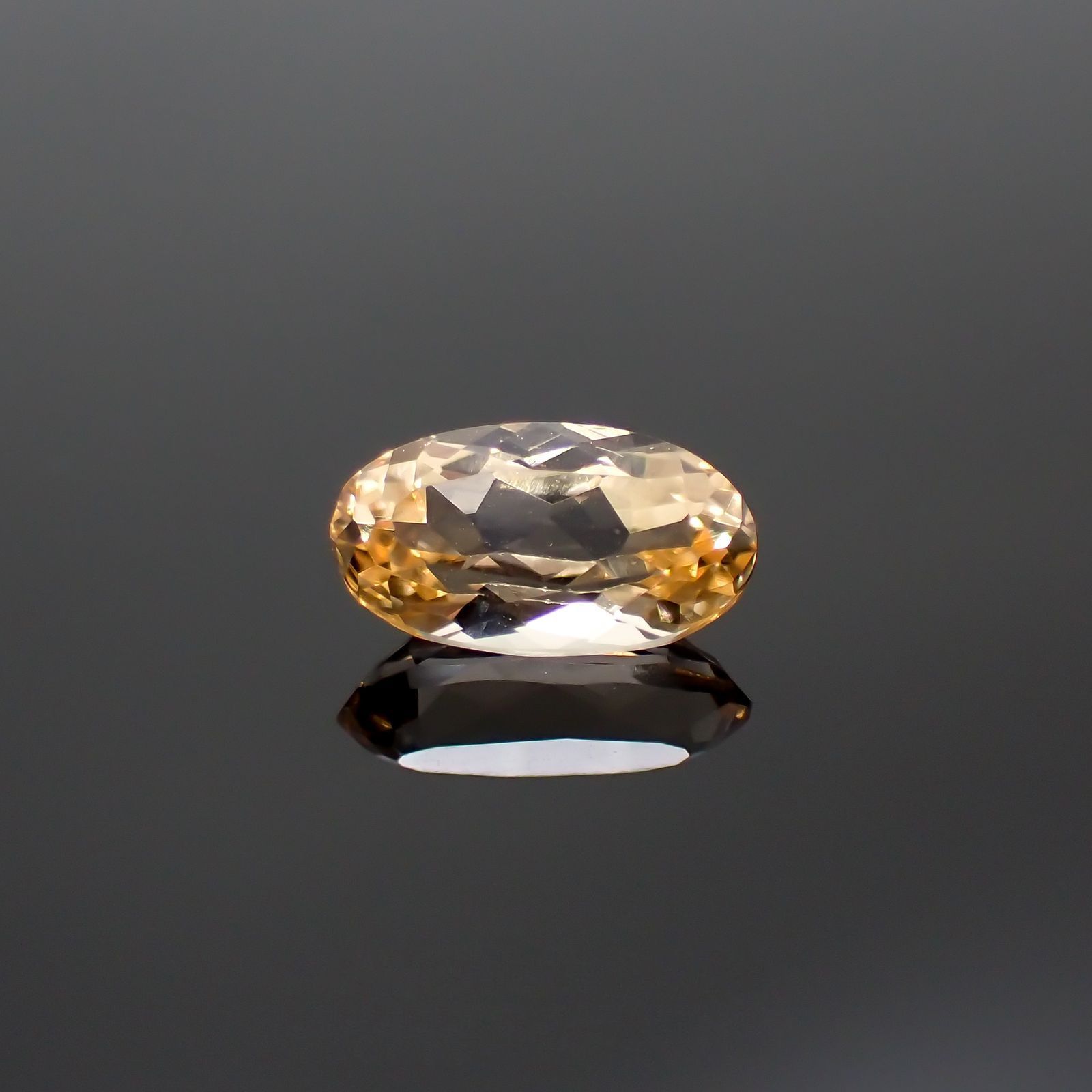 インペリアルトパーズ(宝石名トパーズ)ブラジル産 0.72ct 識別済[220114949]7.3x4mm前後