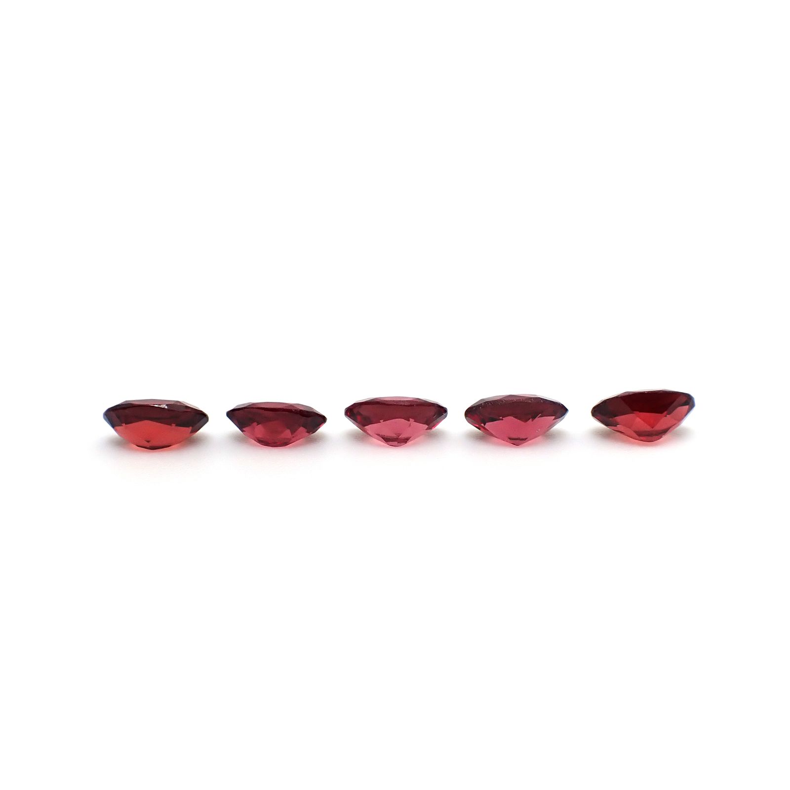 ◇ランダムセレクト◇パイロープアルマンディンガーネット モザンビーク産 約0.50ct / 6.1x4.1mm前後 [260532205-PAC]