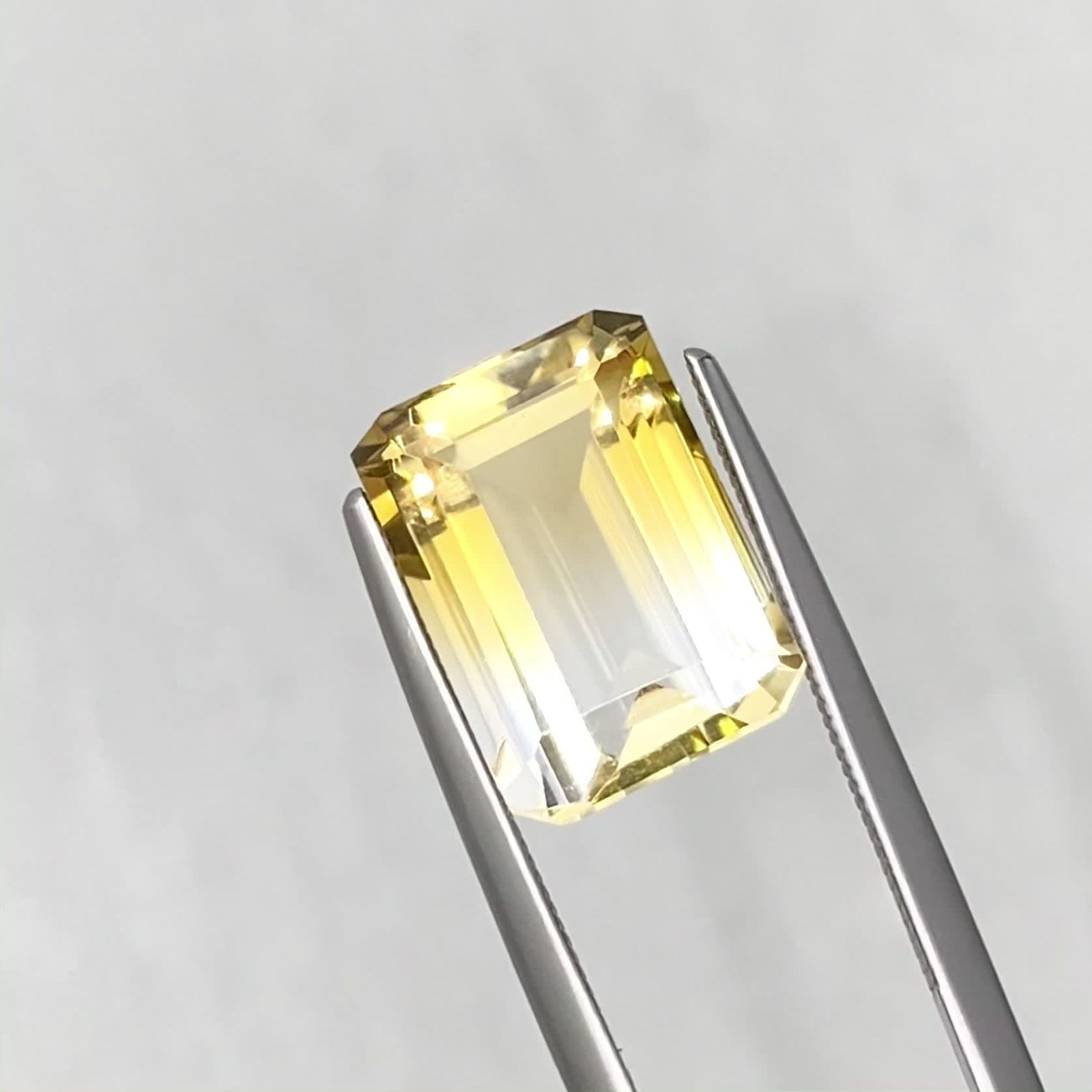 バイカラーシトリン ブラジル・ミナスジェライス州産 6.73ct / 13x9