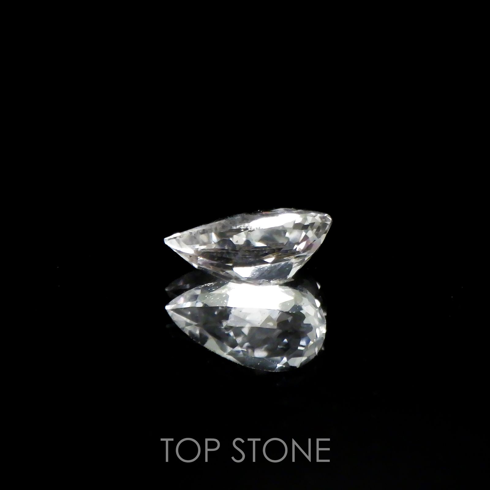 フェナカイト(宝石名フェナカイト)マダガスカル産 0.49ct 識別済[220817417]7.1x4mm前後