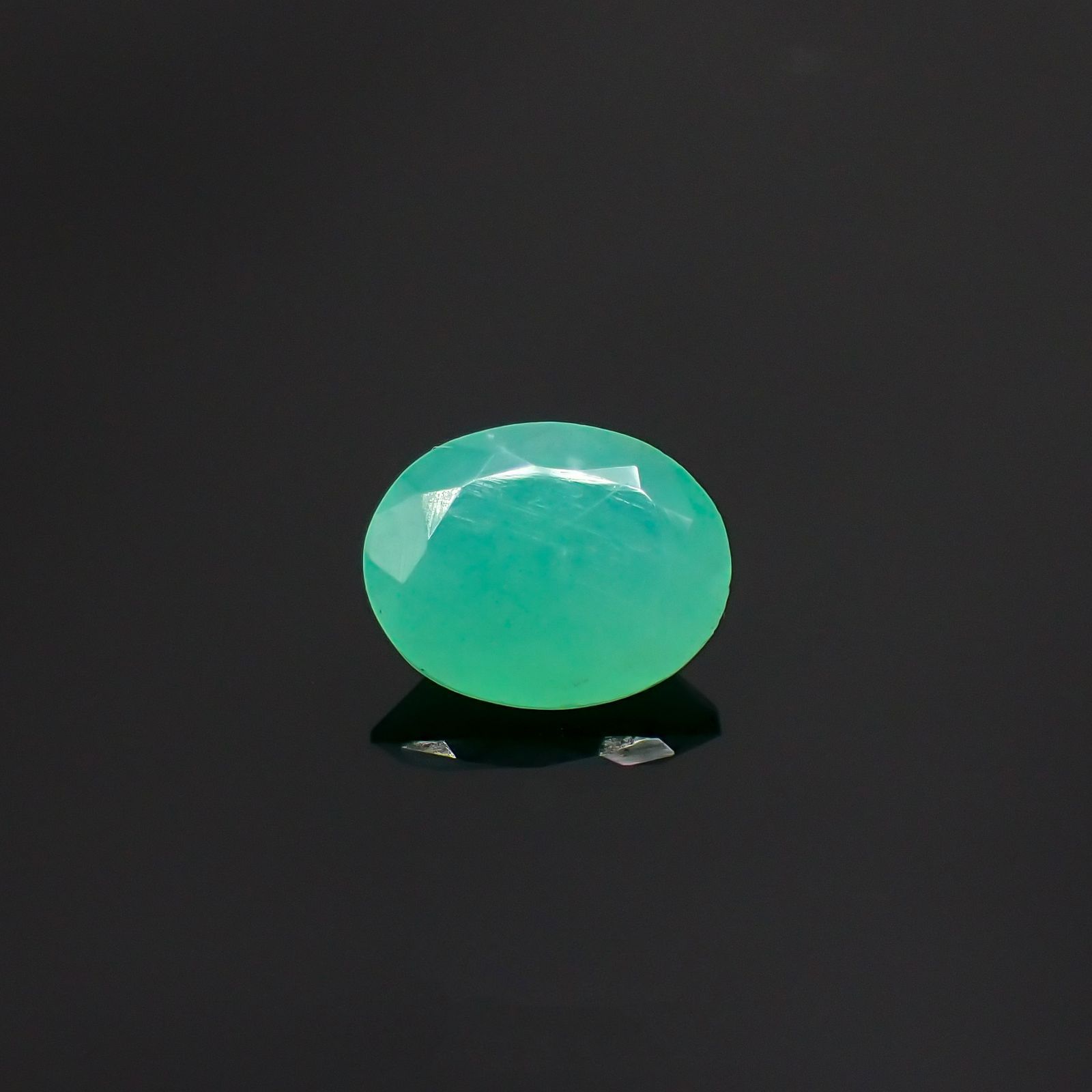 グリーンオパール(宝石名コモンオパール) 南アフリカ産 1.15ct 識別済[210611391]8.9×7.1mm前後