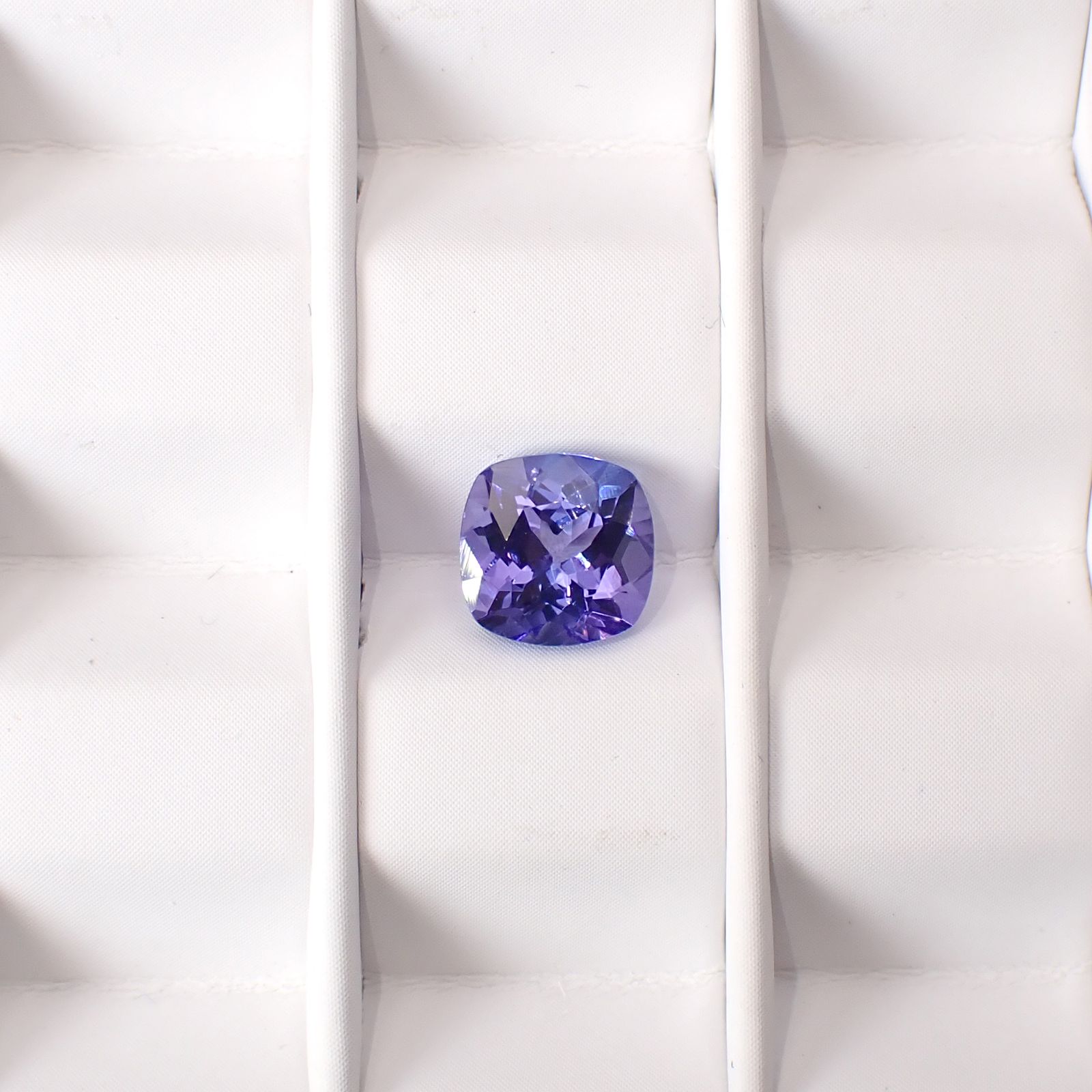 タンザナイト(宝石名タンザナイト)タンザニア産 識別済 1.66ct / 7x7mm前後 [251031242]