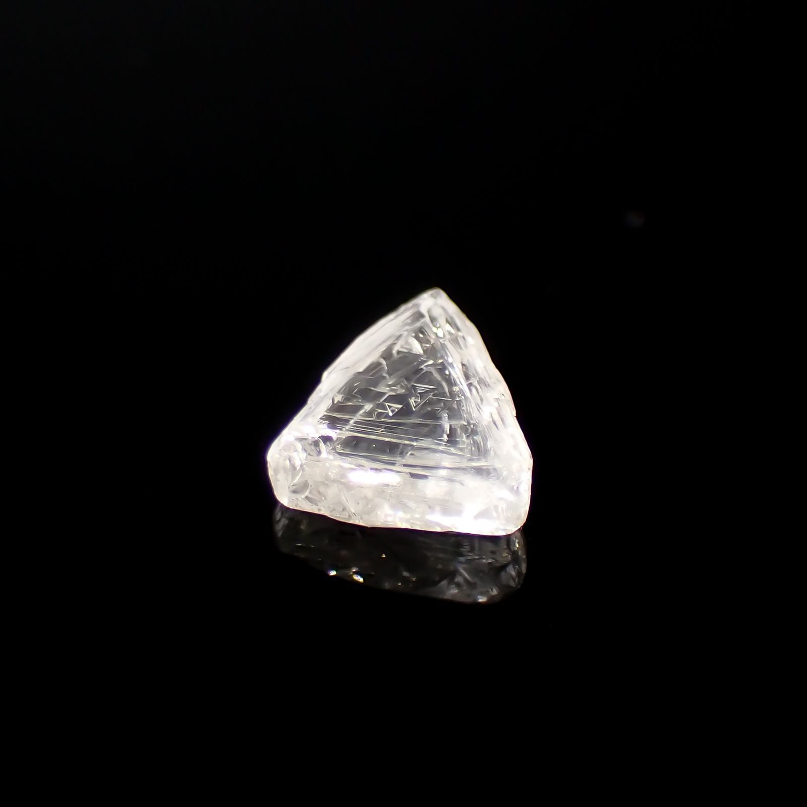 マクルダイヤモンド(宝石名ダイアモンド)カナダ産 原石 0.44ct 識別済[220115338]4.7x5.4mm前後