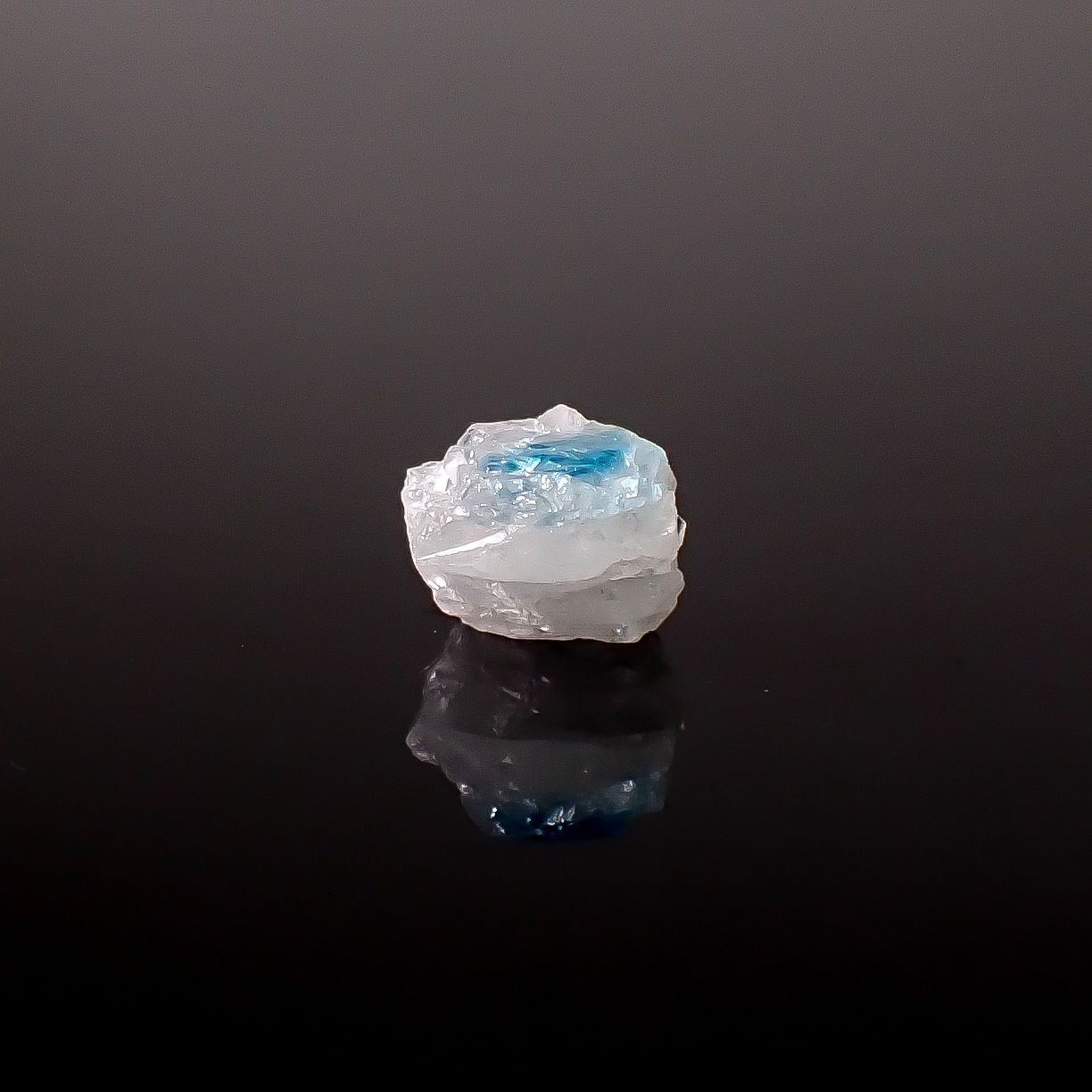 ユークレース 原石 ブラジル産 4.80ct / 9.7x7.8mm前後 [260231730]