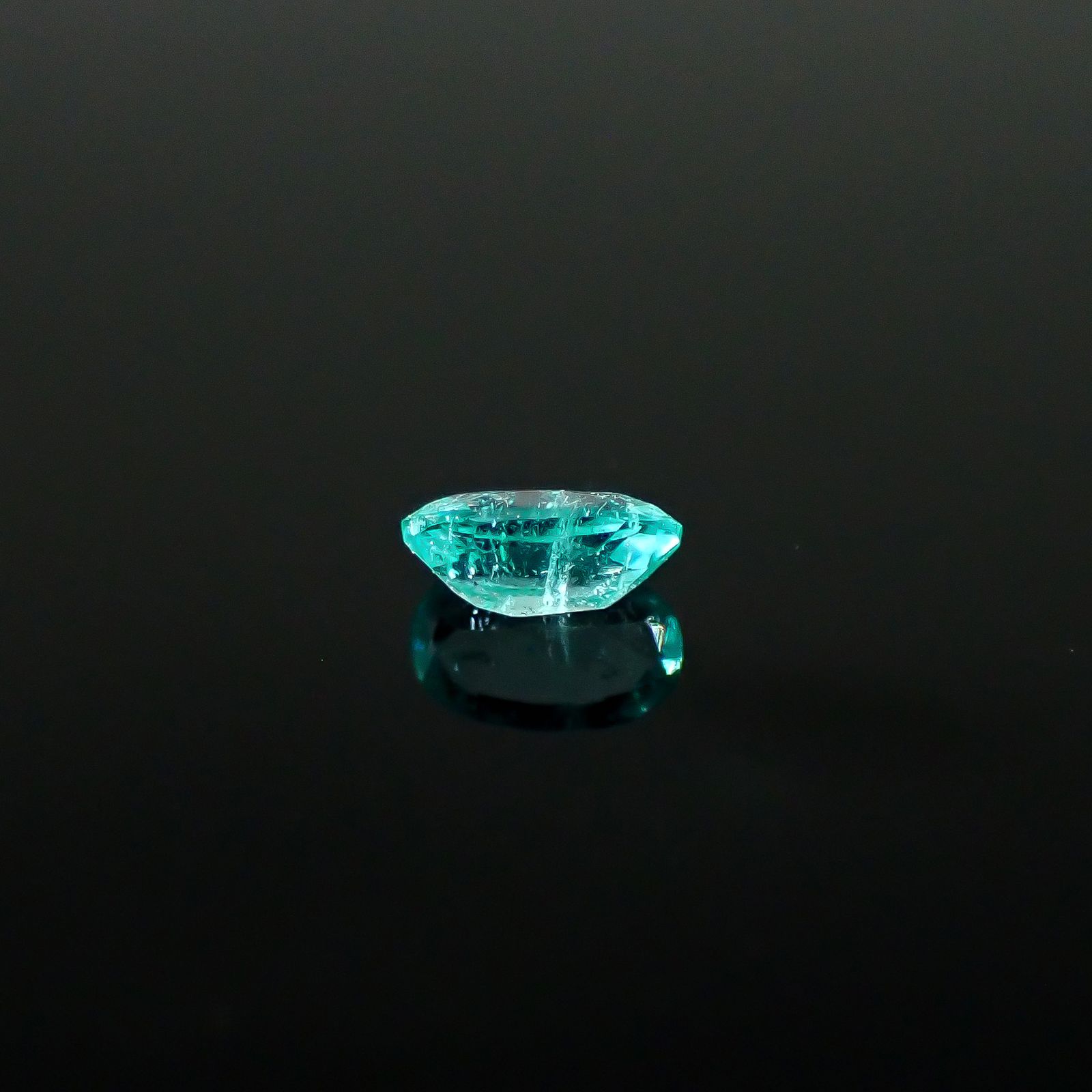 パライバトルマリン ブラジル産 0.12ct / 4.1x2.6mm前後 [250931084]