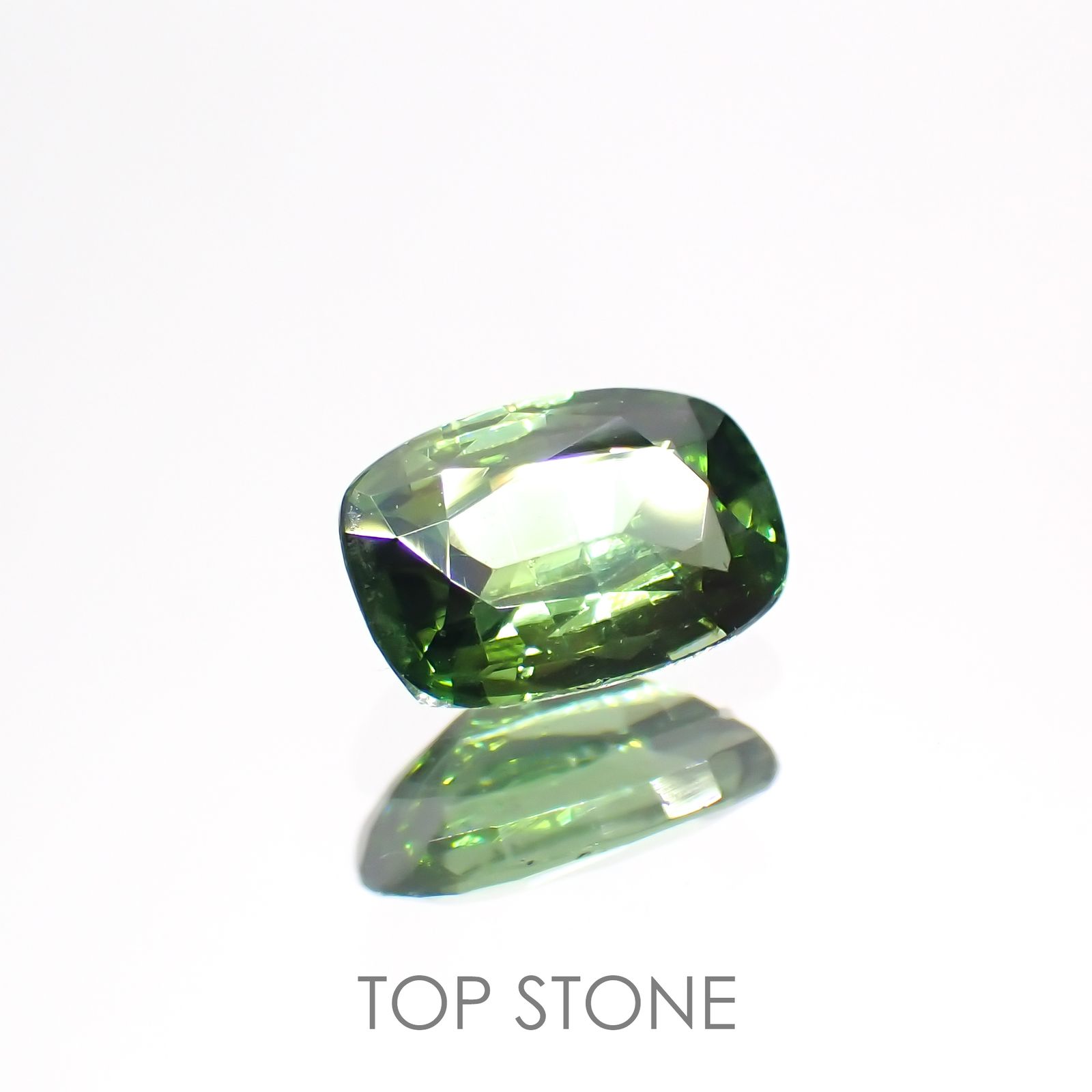 グリーンジルコン(宝石名ジルコン) スリランカ・カンボジア産 0.63ct 識別済[20128605]6.1×4.1mm前後