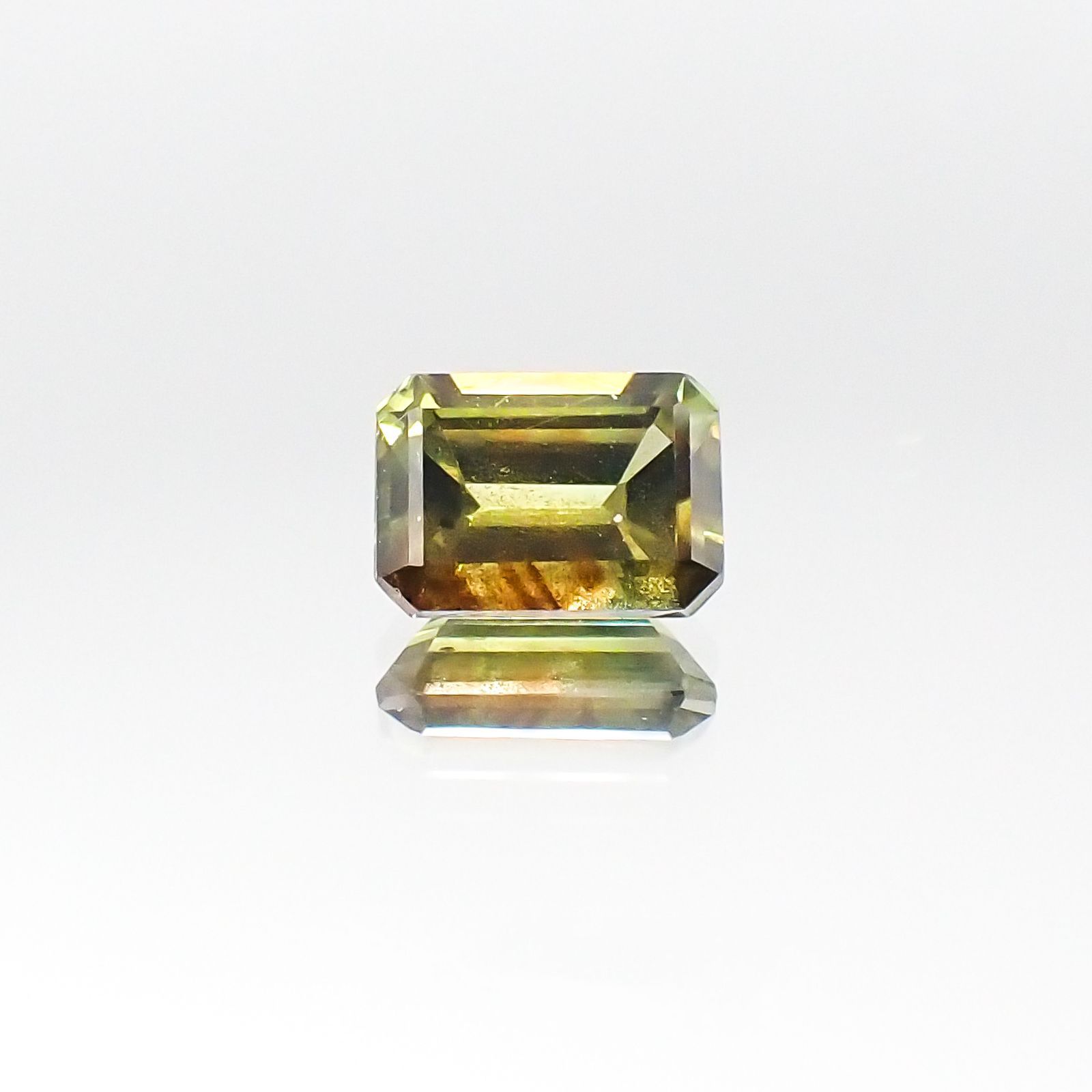 ゴールドシーンサファイア 非加熱(宝石名シーン・サファイア)ケニア産 1.183ct ソ付(彩珠)[231023911]6.6x4.9mm前後