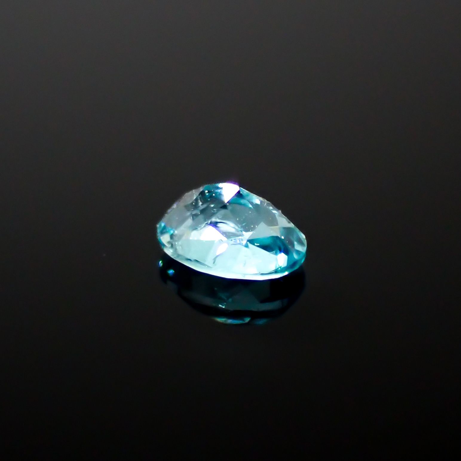 パライバトルマリン ブラジル産 0.11ct[240928746]3.5x2.4mm前後