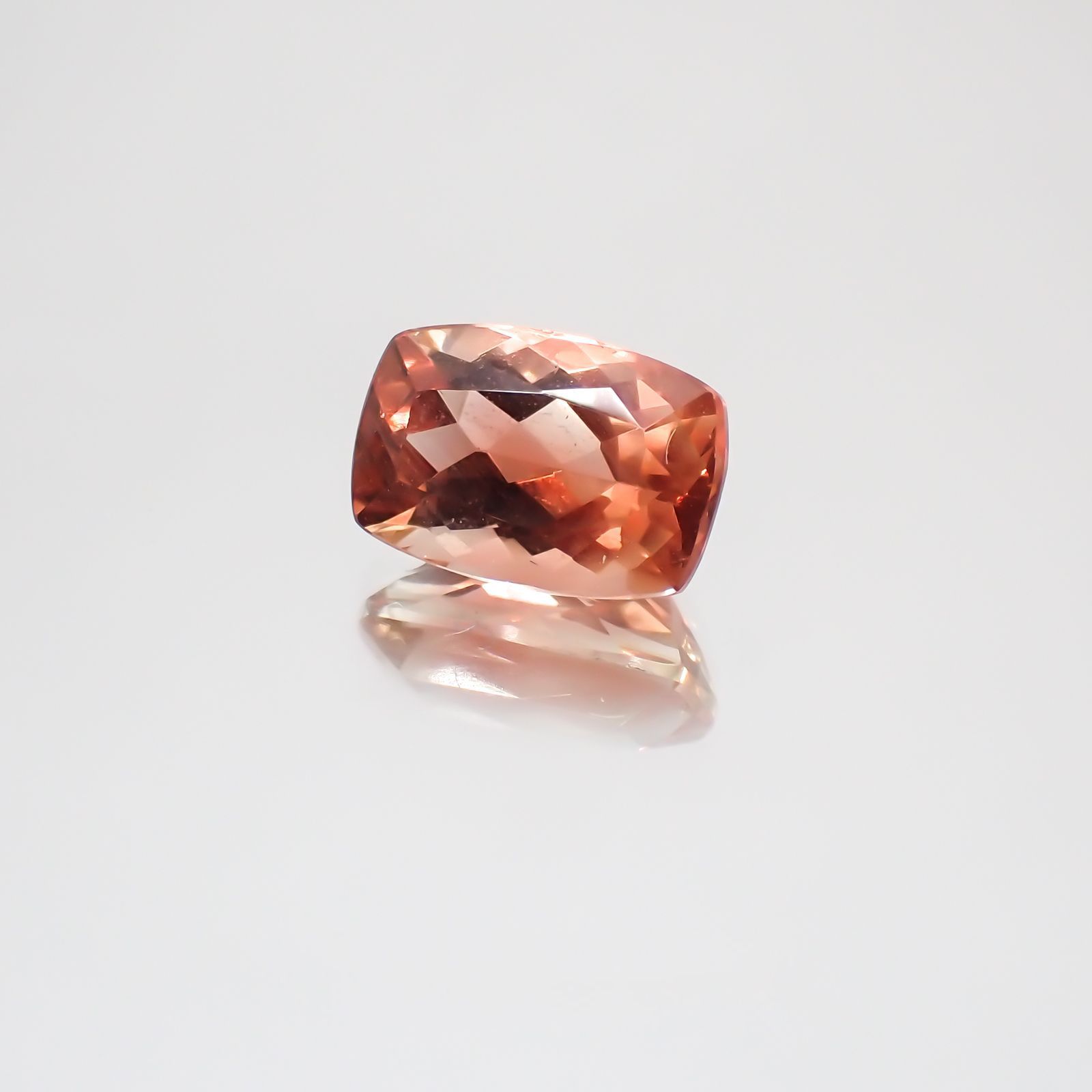 オレゴンサンストーン(宝石名ラブラドライト)アメリカ・オレゴン州産 1.77ct 識別済[230421893]9x6.2mm前後