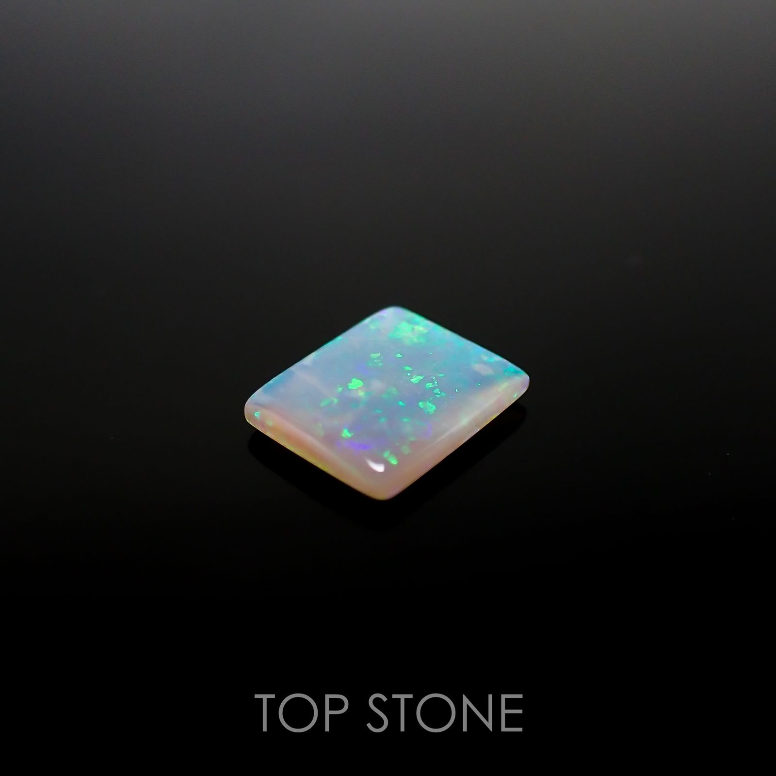 オパール(宝石名オパール) オーストラリア産 1.552ct ソ付(彩珠)[210711332]9.9×8mm前後