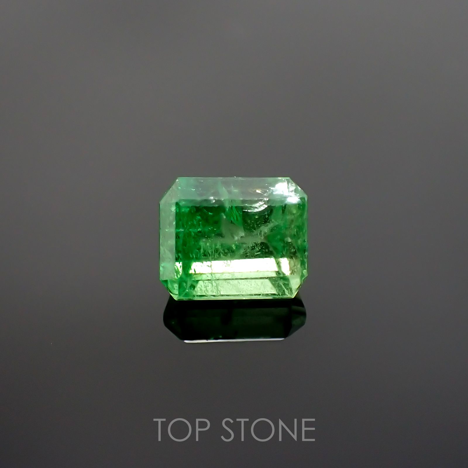 バイカラーツァボライト(宝石名グリーン グロッシュラー・ガーネット) タンザニア産 1.83ct 識別済[210711917]6.7×5.5mm前後