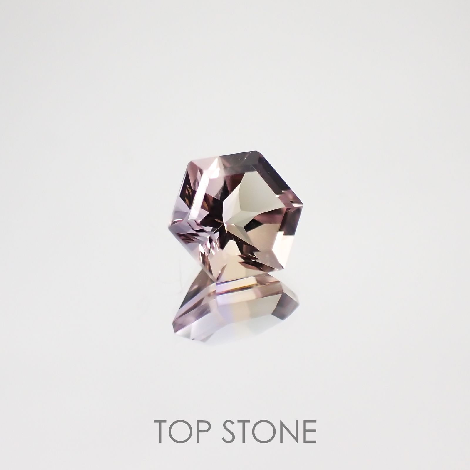 ◇ヘキサゴンカット◇アメトリンSA(宝石名バイカラー・クォーツ/別名アメトリン) ボリビア産 0.96ct 識別済[210611047]6.1×6mm前後