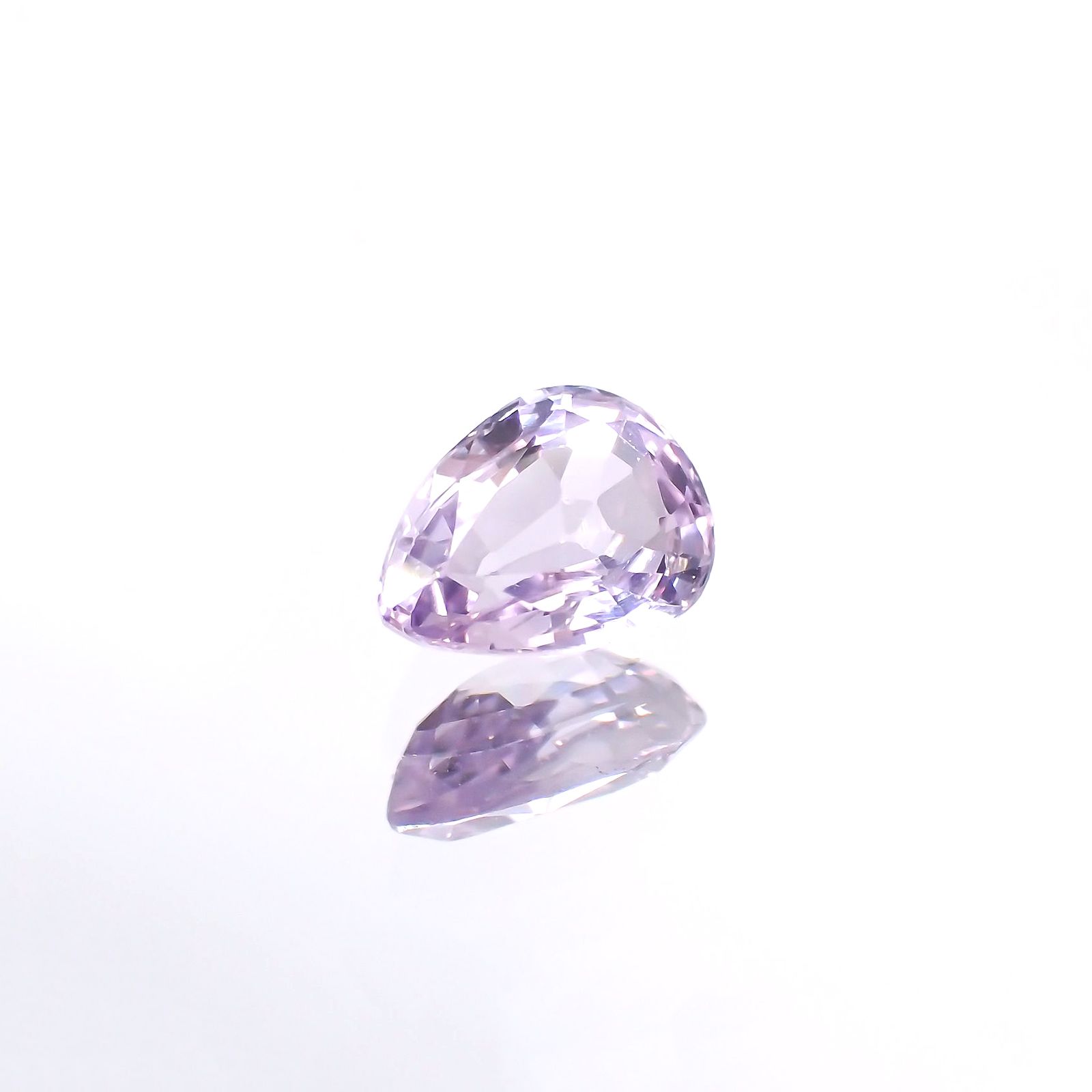 ラベンダーサファイア(宝石名サファイア) マダガスカル/スリランカ産 0.84ct 識別済[210912507]6.8×5mm前後