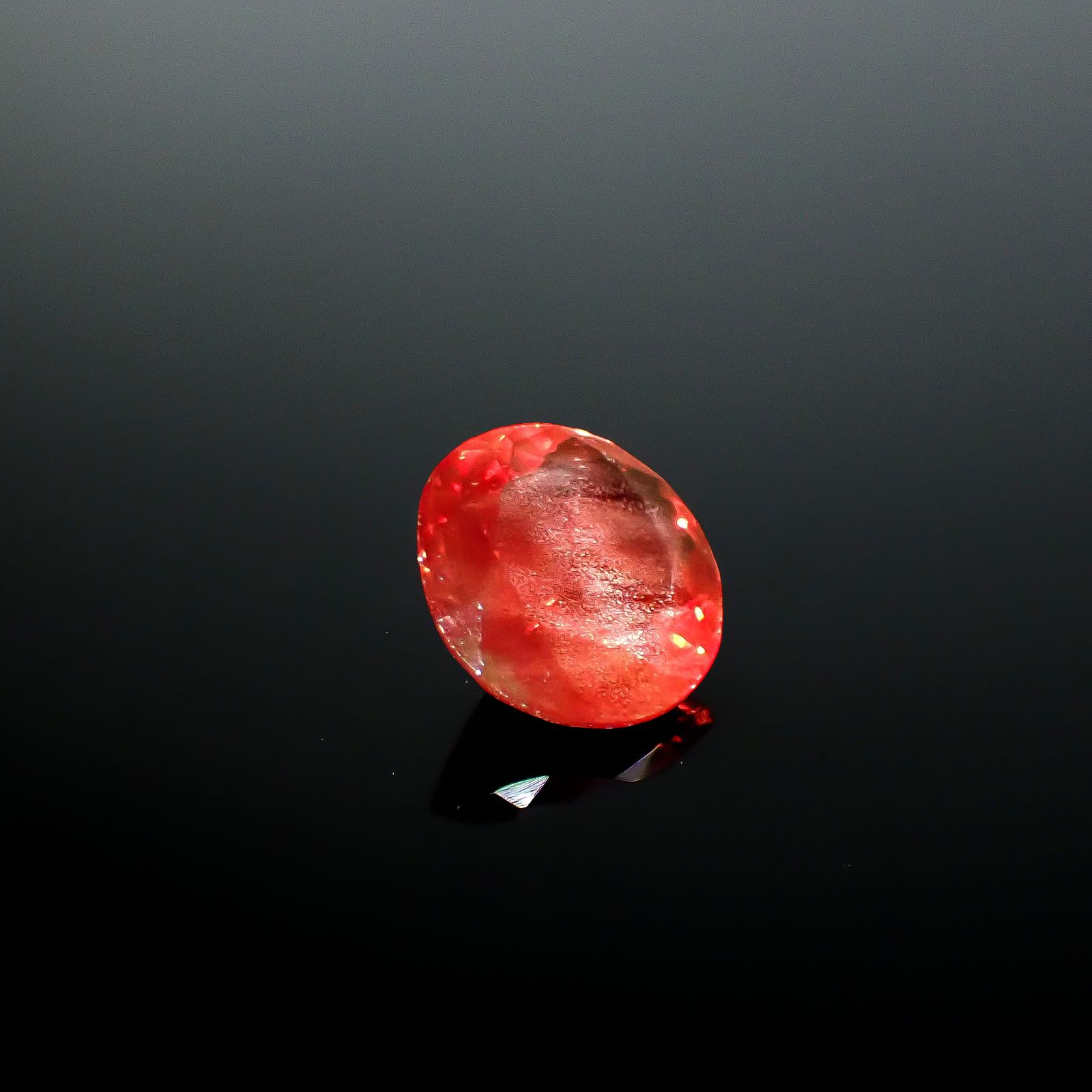 オレゴンサンストーン アメリカ・オレゴン州産 2.14ct [250931155]8.9x8.8mm前後