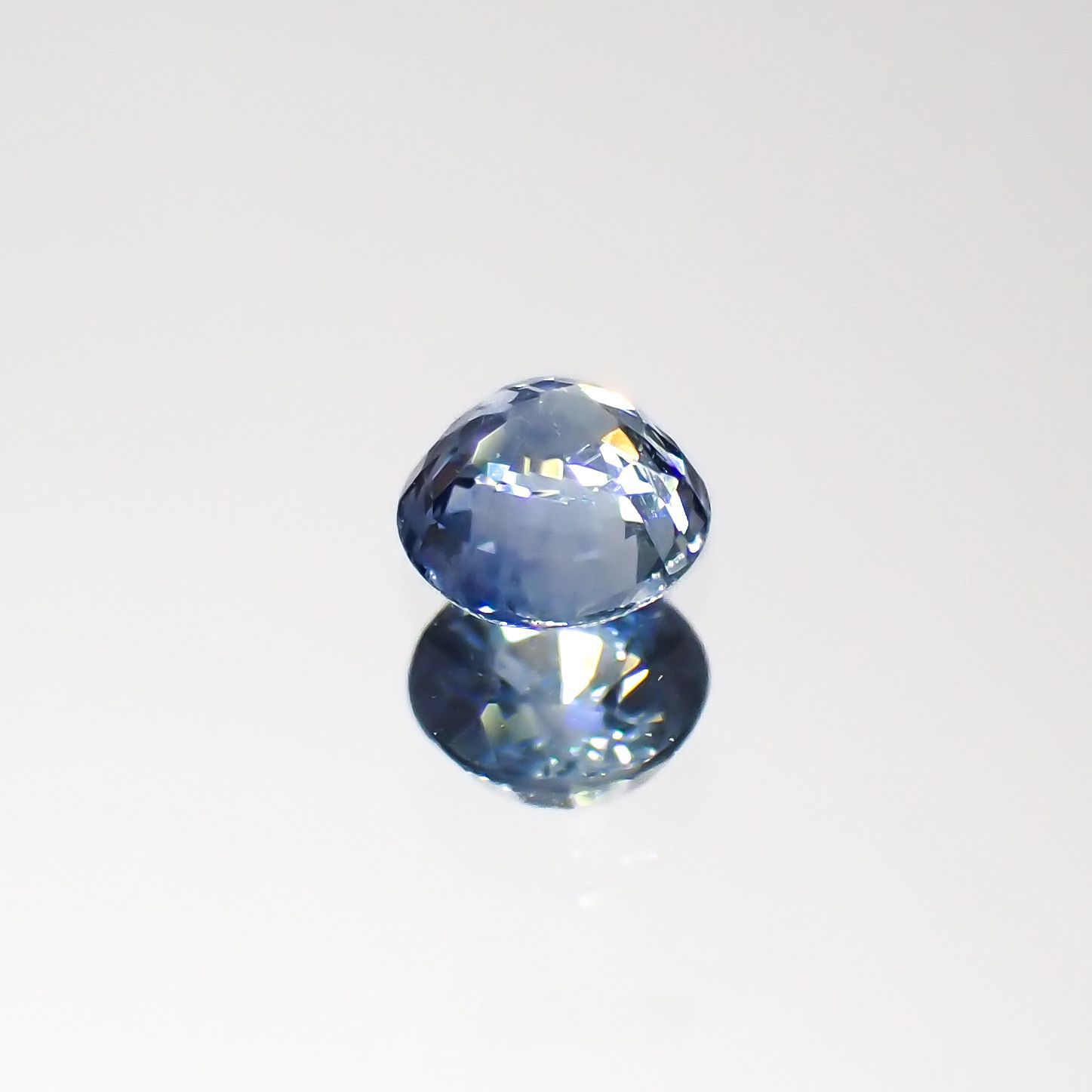 アイスブルーサファイア(宝石名サファイア)スリランカ/マダガスカル産 0.30ct 識別済[220515974]3.8x3.8mm前後