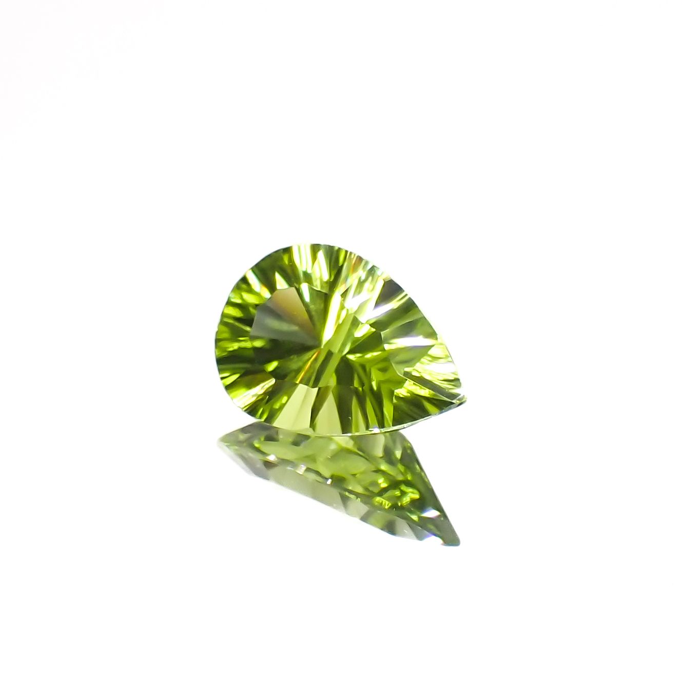 ◇コンケーブカット◇ペリドット 中国産 1.11ct[230622288]9x6mm前後