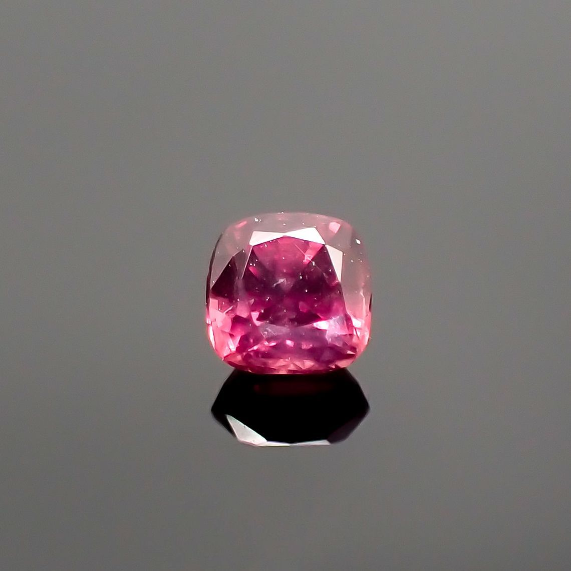ルビー 非加熱(宝石名ルビー) マダガスカル産 0.30ct 識別済[210711715]3.4×3.4mm前後