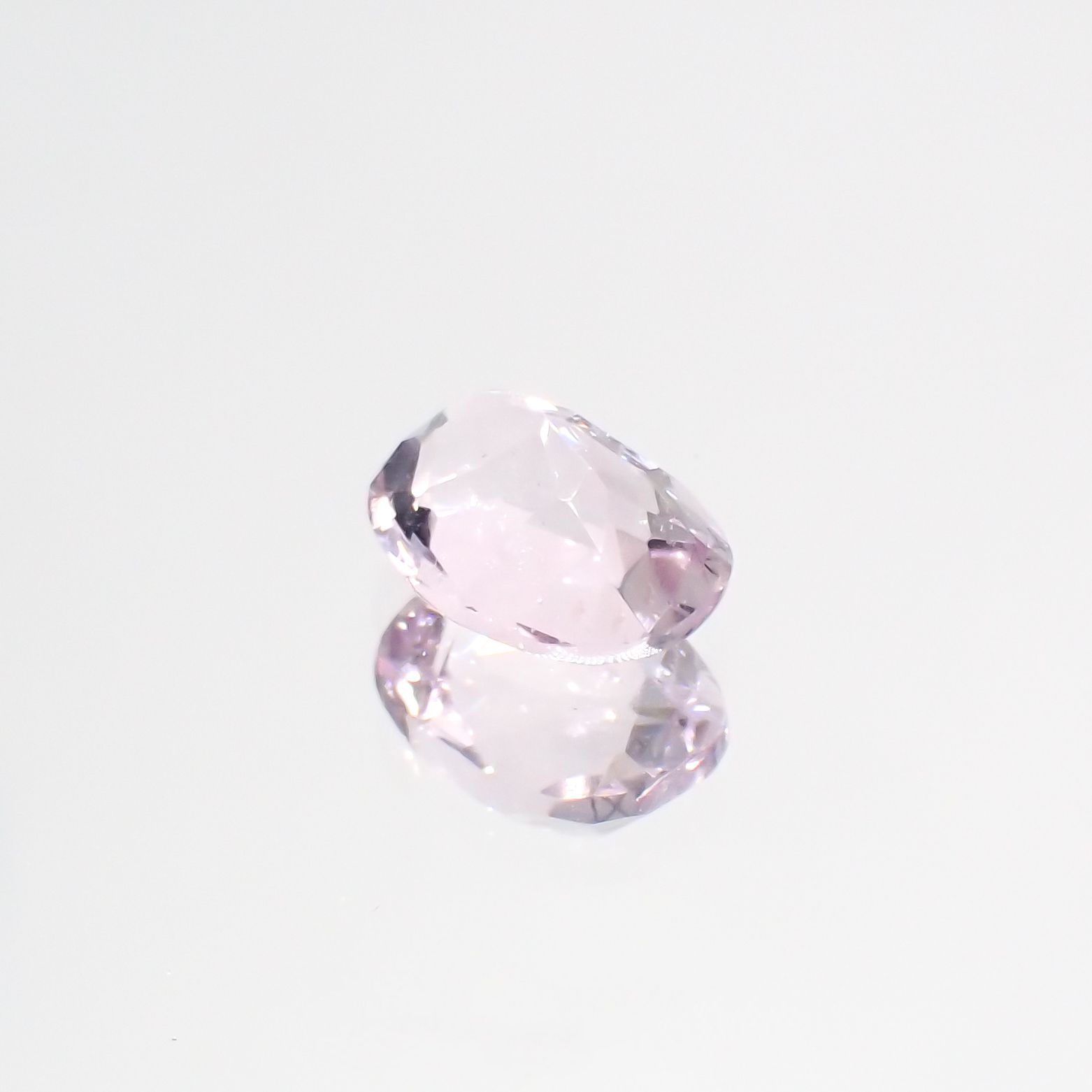 ピンクフローライト(宝石名フルオライト)ブラジル産 1.61ct 識別済[220115140]8.1x6.3mm前後