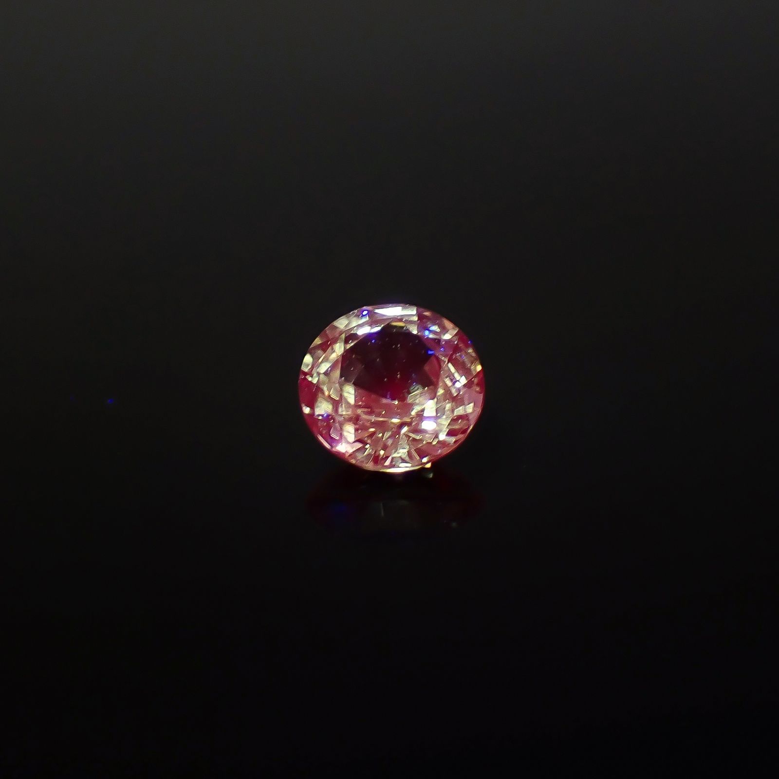 ドラゴンガーネット タンザニア産 0.55ct / 4.9x4.9mm前後 [260732667]
