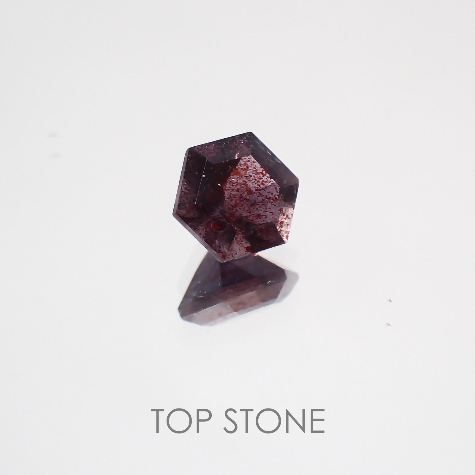 ◇ヘキサゴンカット◇ブラッドショットアイオライトSA インド産 ルース 0.28ct[210210084]4.1×4.1mm前後