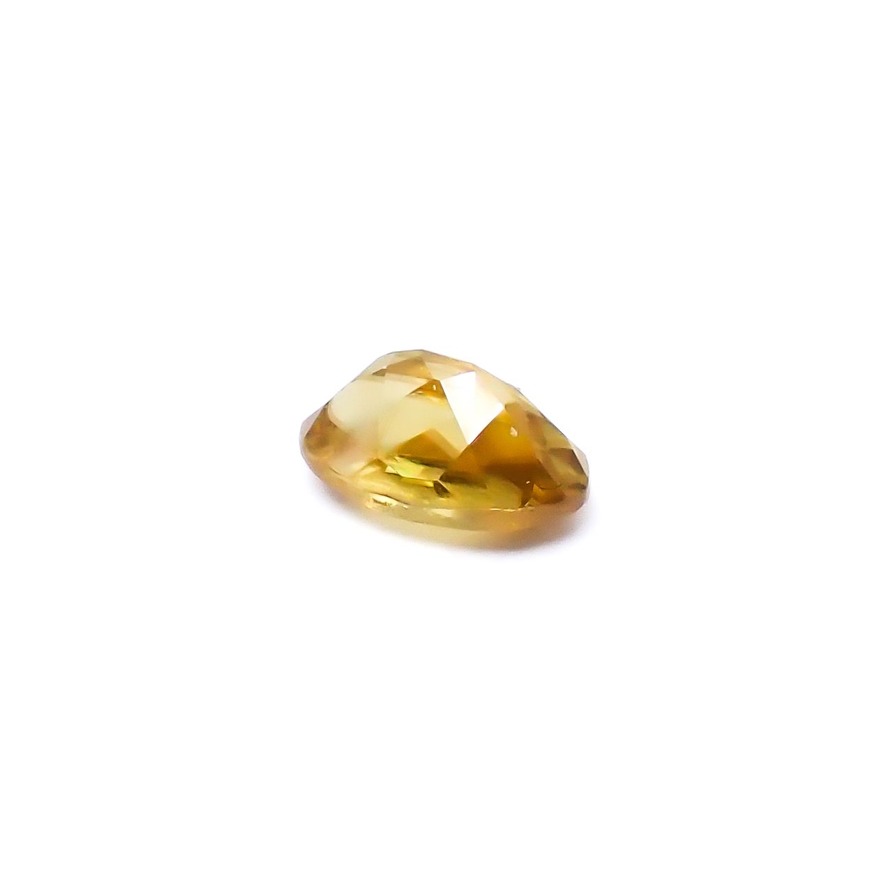 ゴールデンスフェーン(宝石名スフェーン)マダガスカル産 識別済 0.55ct / 6x3.8mm前後 [260632355]