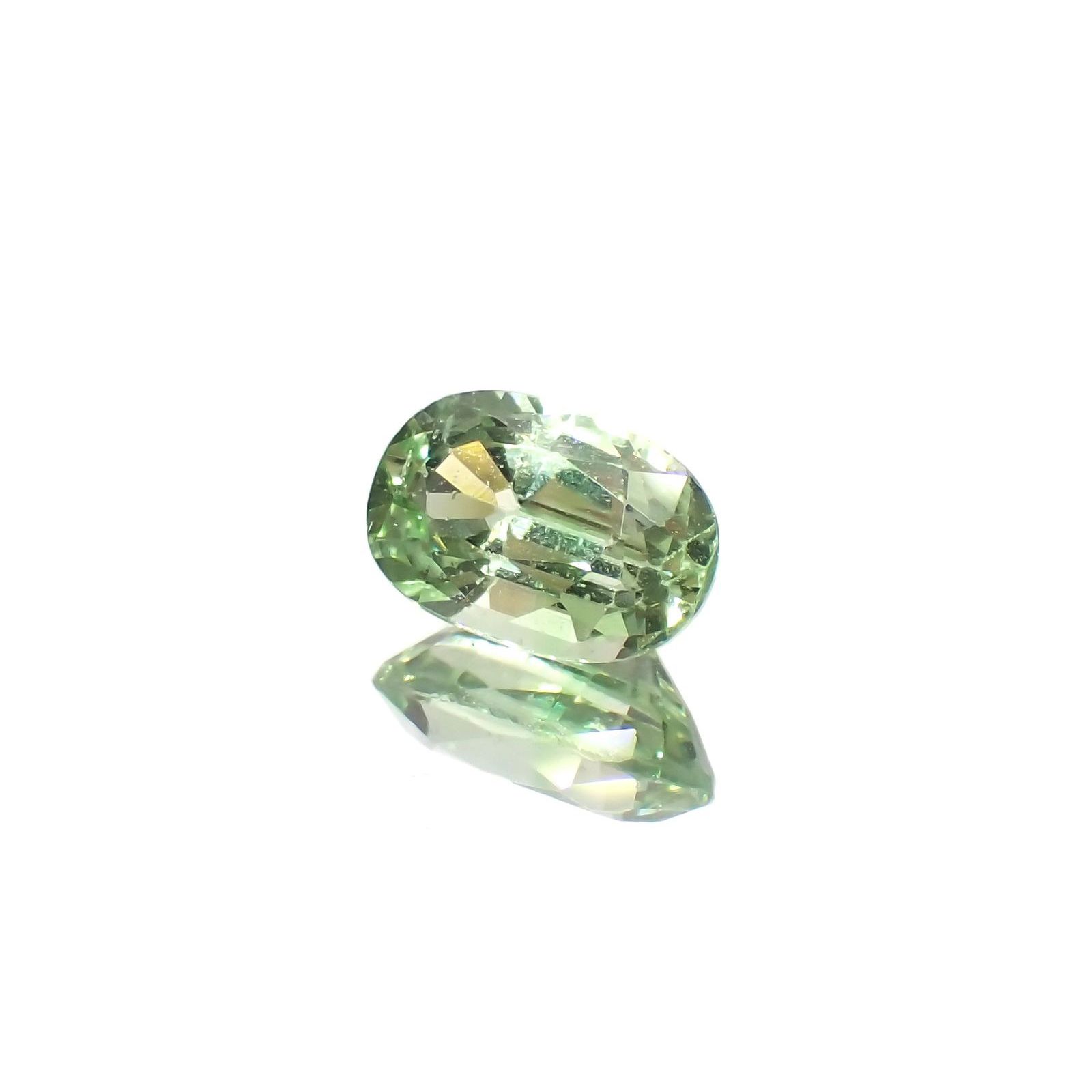 ミントガーネット(宝石名グリーン・グロッシュラー・ガーネット)タンザニア産 識別済 0.62ct / 6.1x3.9mm前後 [251023500]