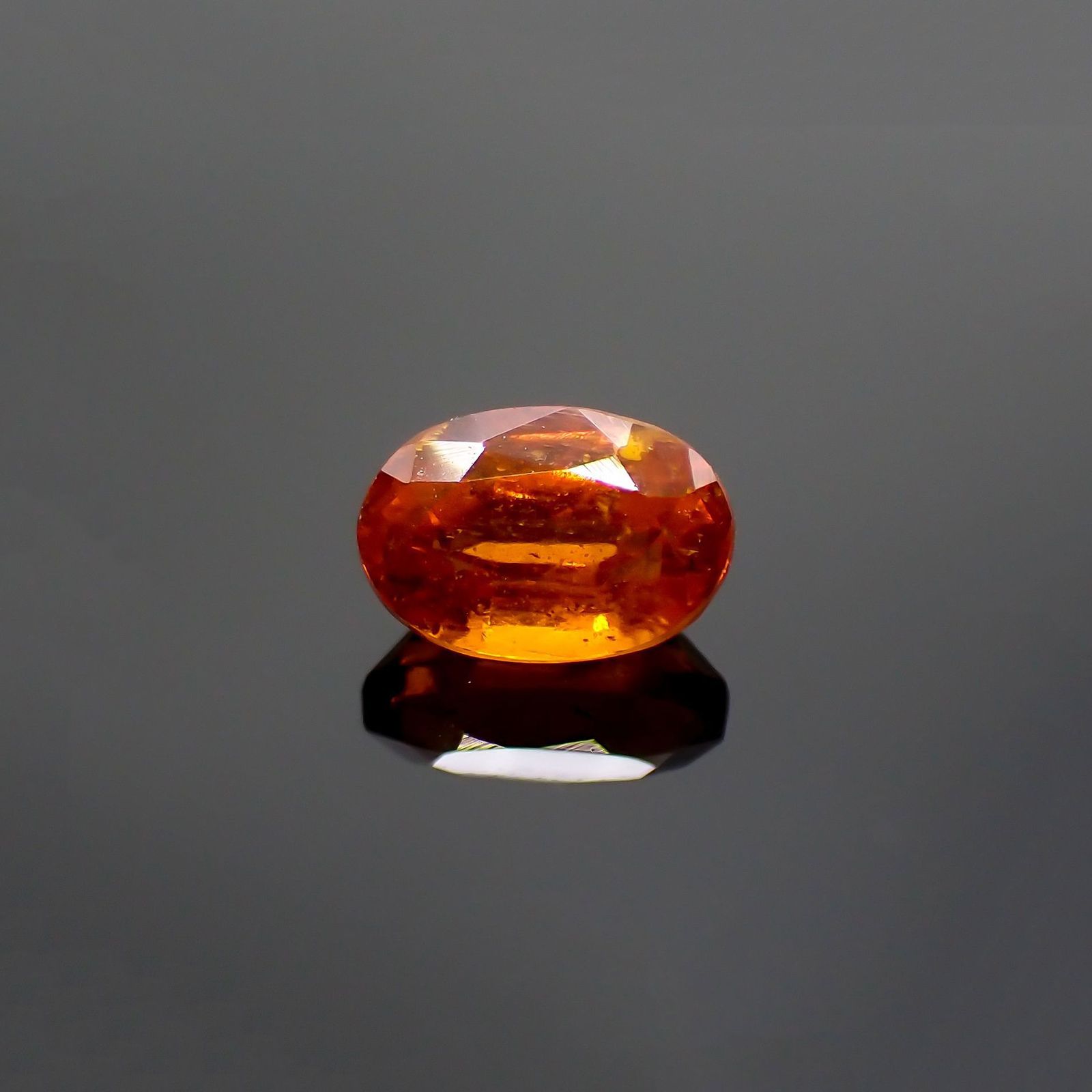 オレンジカイヤナイト宝石名カイヤナイト)ネパール産 0.70ct 識別済[210310579]6.1×4.1mm前後