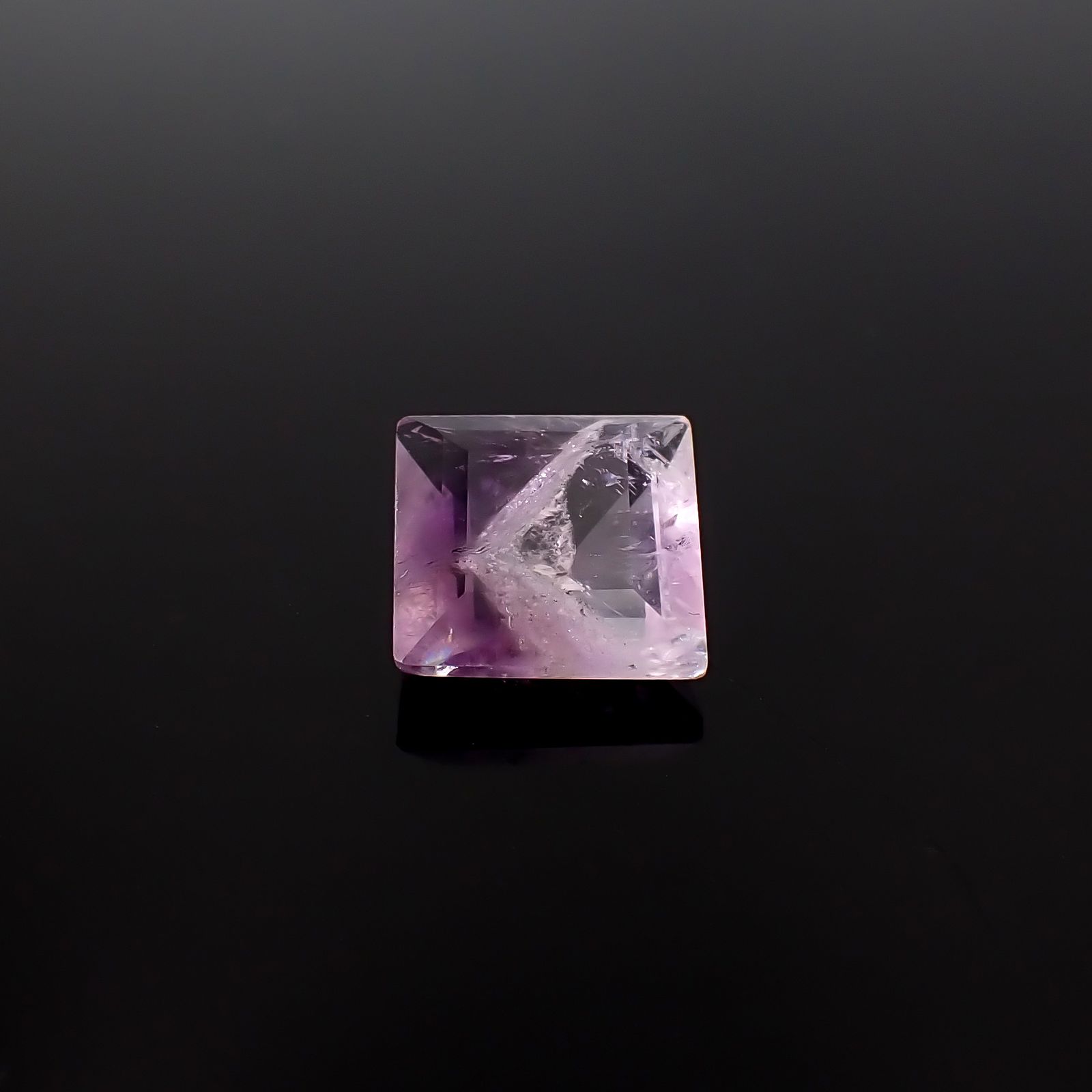 ワンウェイアメジスト ブラジル産 6.41ct / 12x11.9mm前後 [260432027]