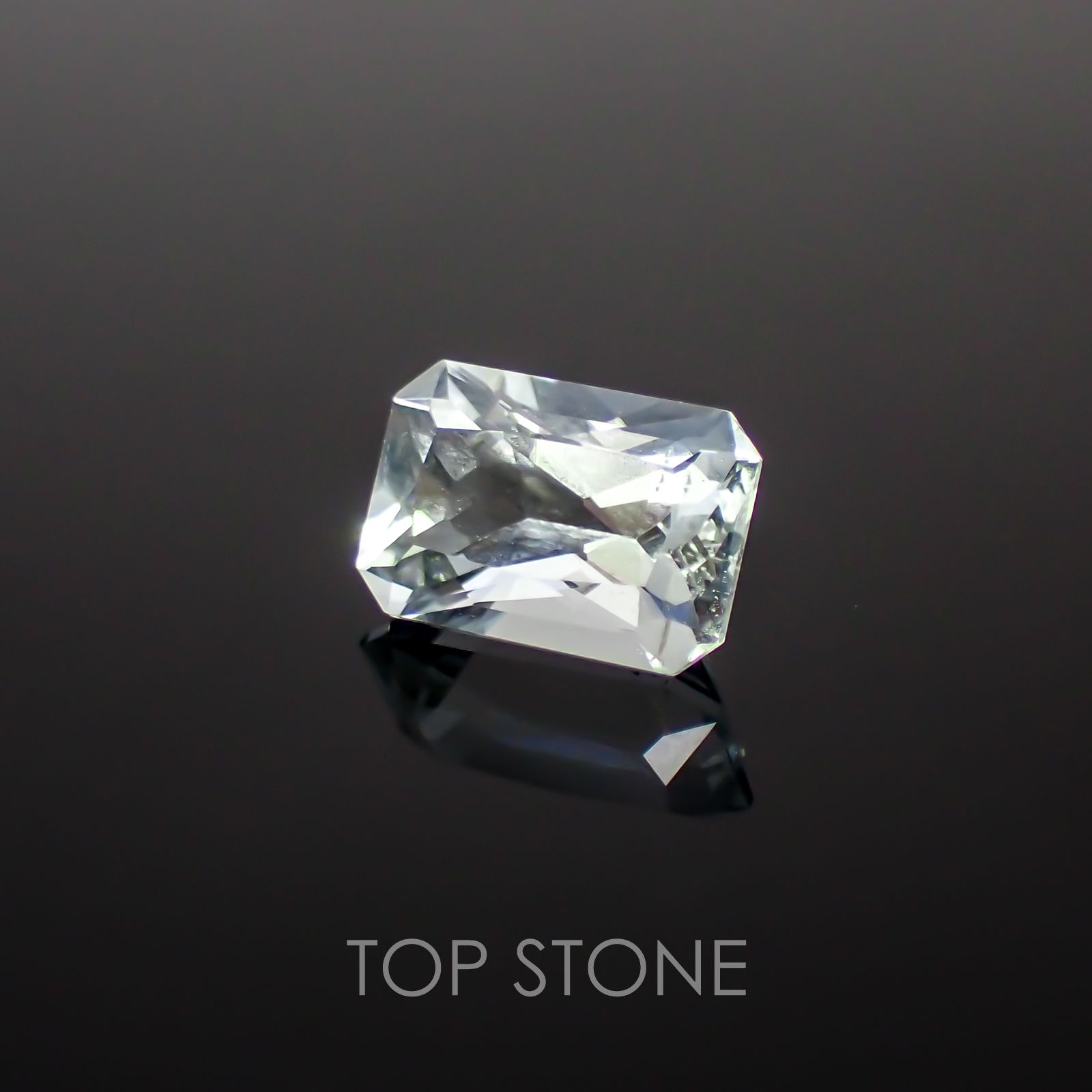 アクアマリン(宝石名アクアマリン) ナイジェリア産 1.08ct 識別済[19111502]7.5×5.1mm前後