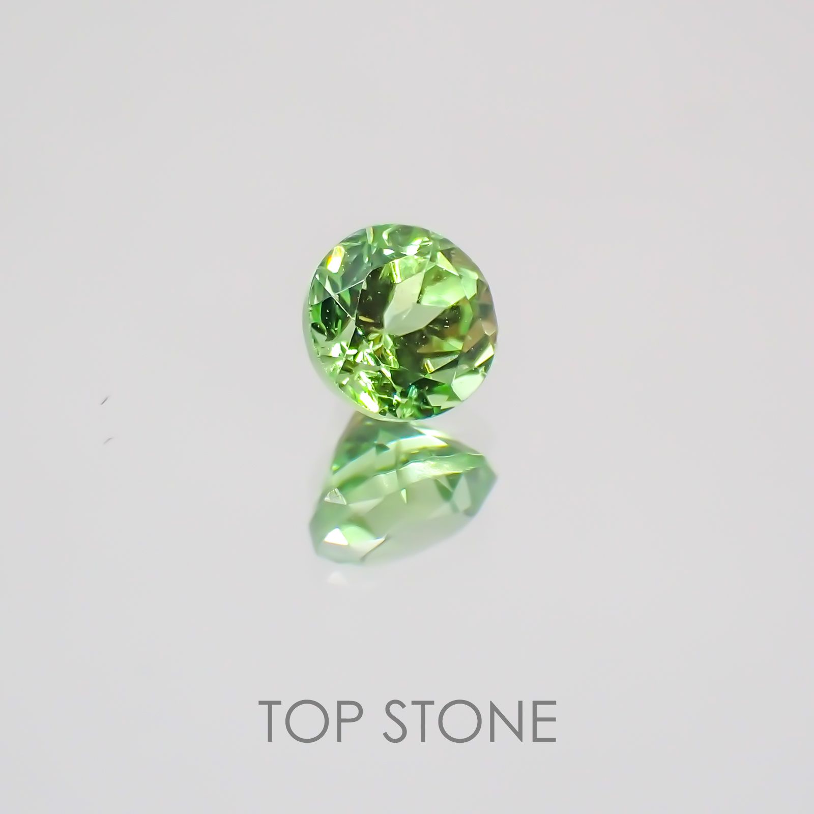 ミントガーネット タンザニア産 ルース 0.35ct[210610007]3.9×3.8mm前後