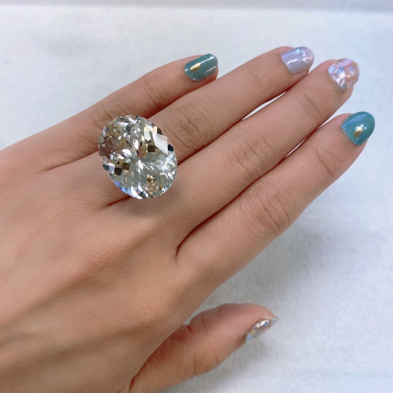 フェナカイト(宝石名ホワイト・フェナカイト) ブラジル産 23.035ct ソ付(彩珠)[210812709]20.6×16.8mm前後