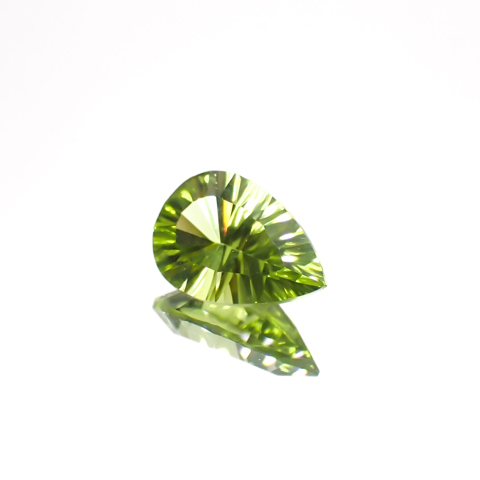 ◇コンケーブカット◇ペリドット 中国産 1.22ct[230622287]9x6mm前後