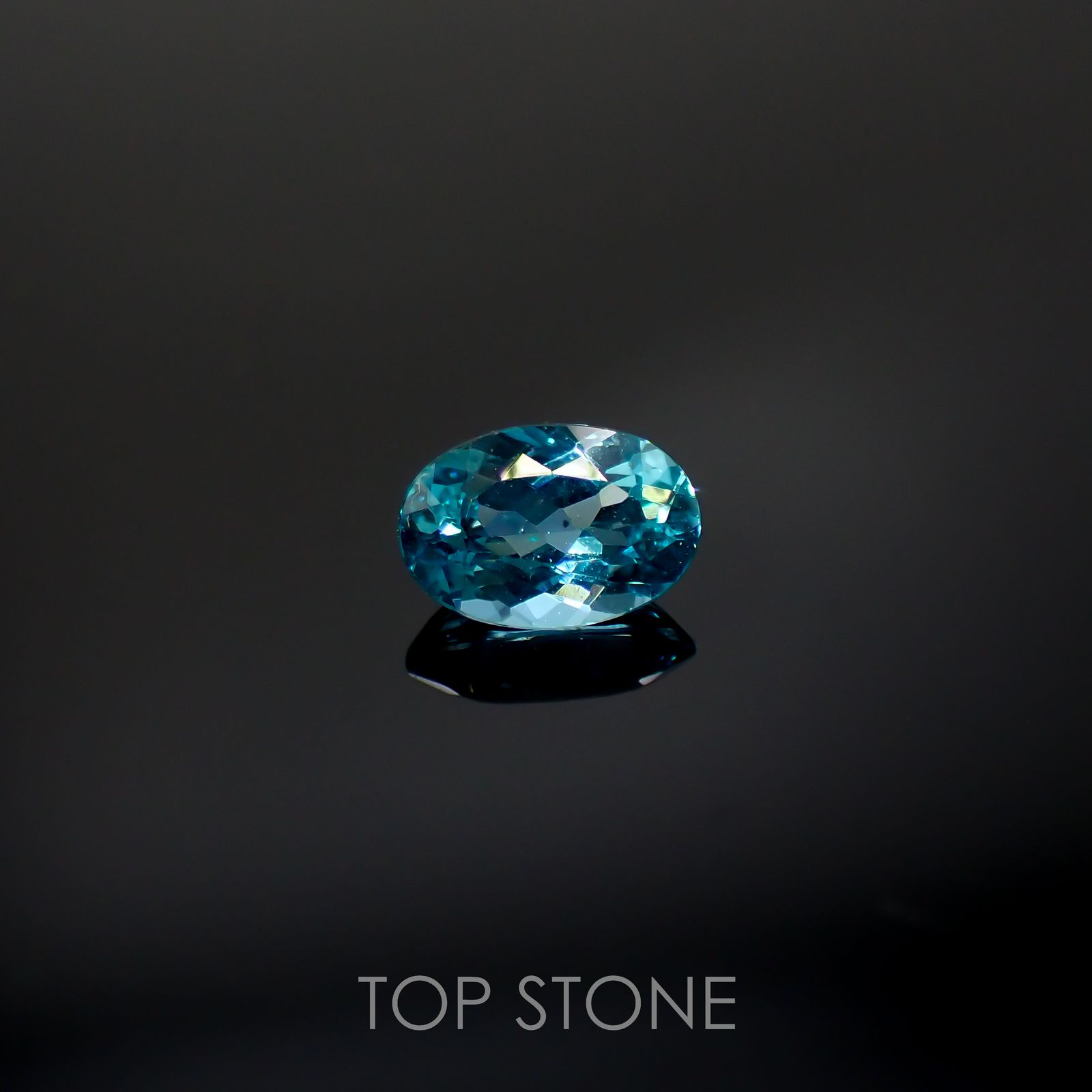 アパタイト(宝石名アパタイト)マダガスカル産 0.92ct 識別済[220616382]7.5x5.1mm前後