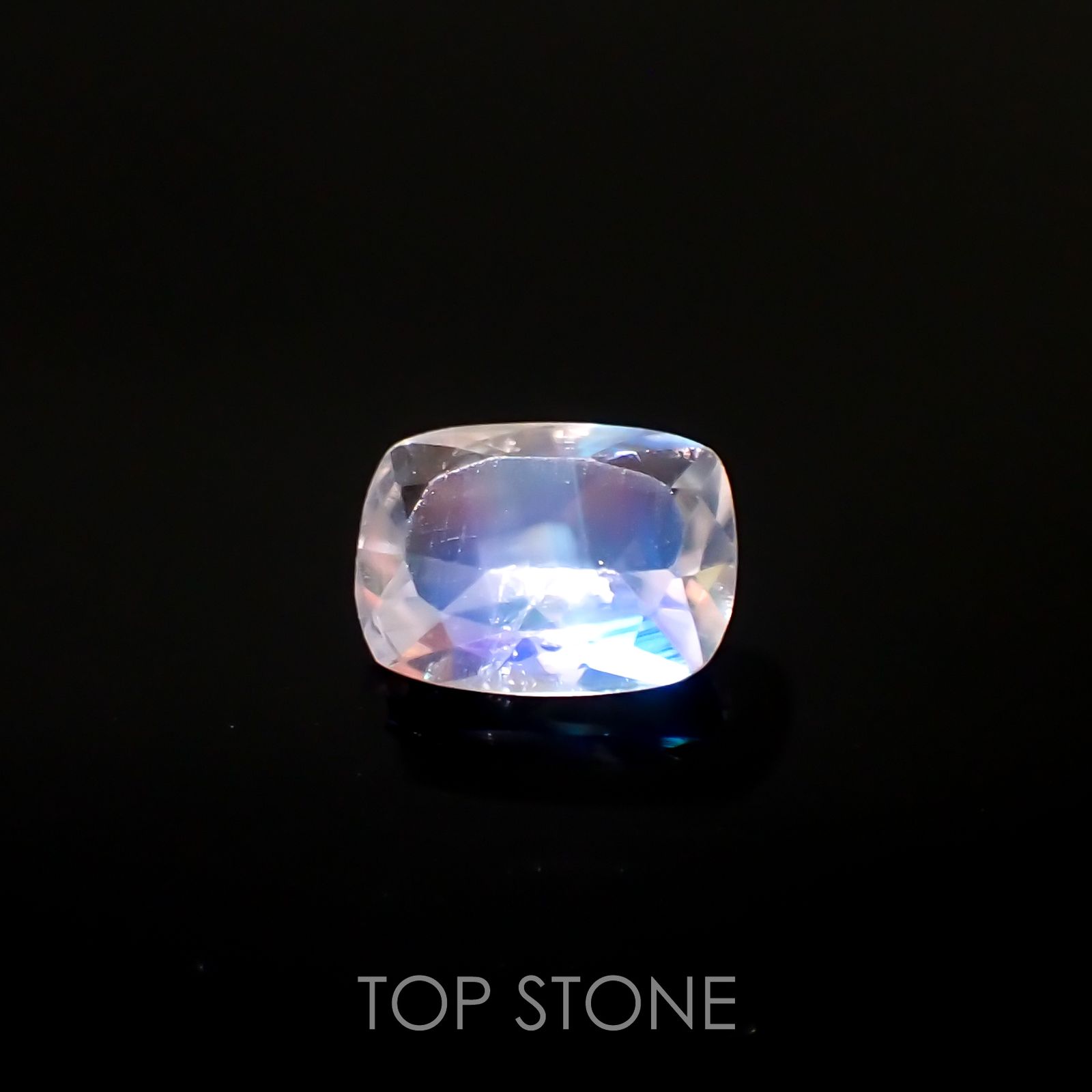 レインボームーンストーン(宝石名ラブラドライト)タンザニア産 0.76ct 識別済[220115453]7x5.2mm前後
