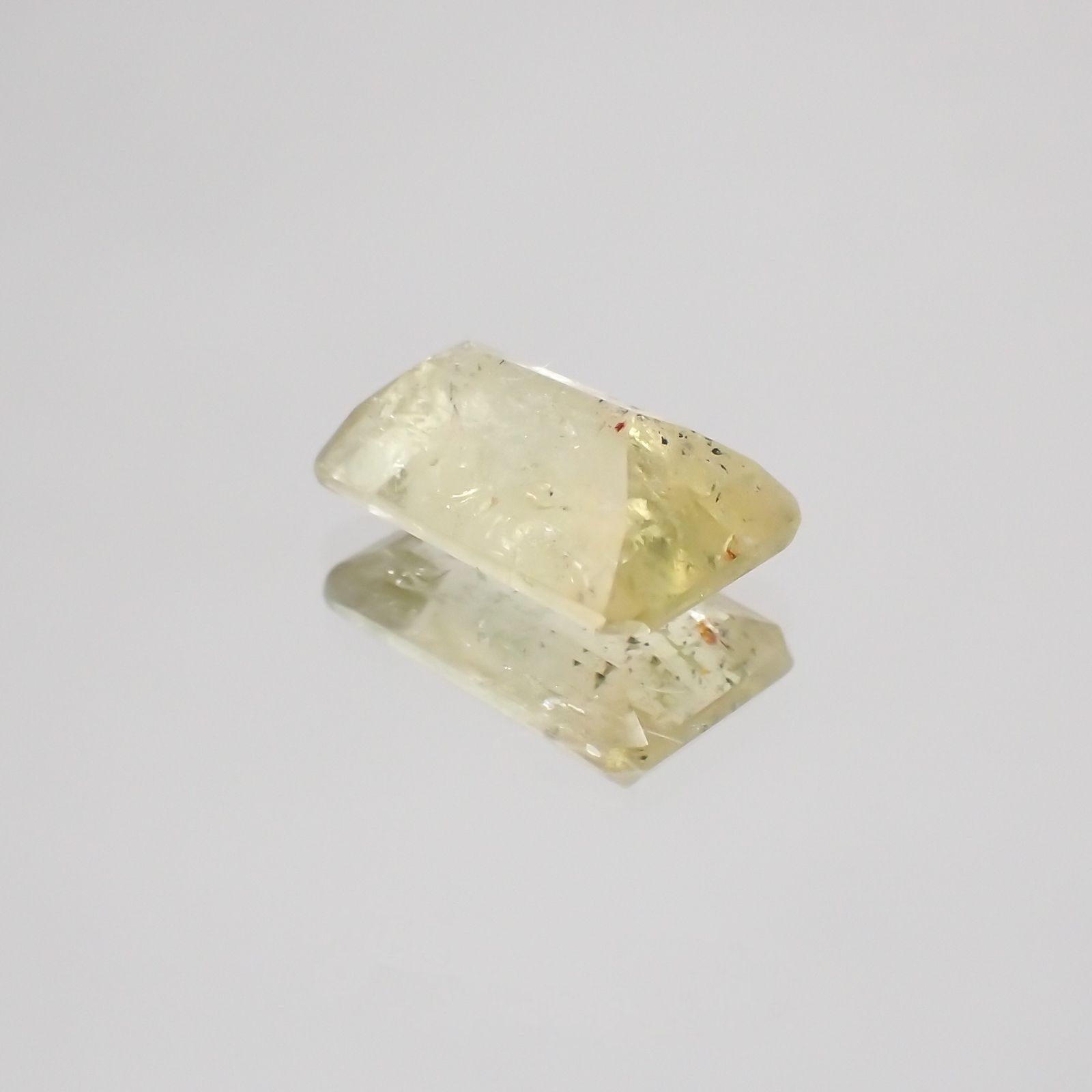インペリアルトパーズ(宝石名トパーズ)ブラジル産 1.99ct 識別済[230522038]9.1x5.6mm前後