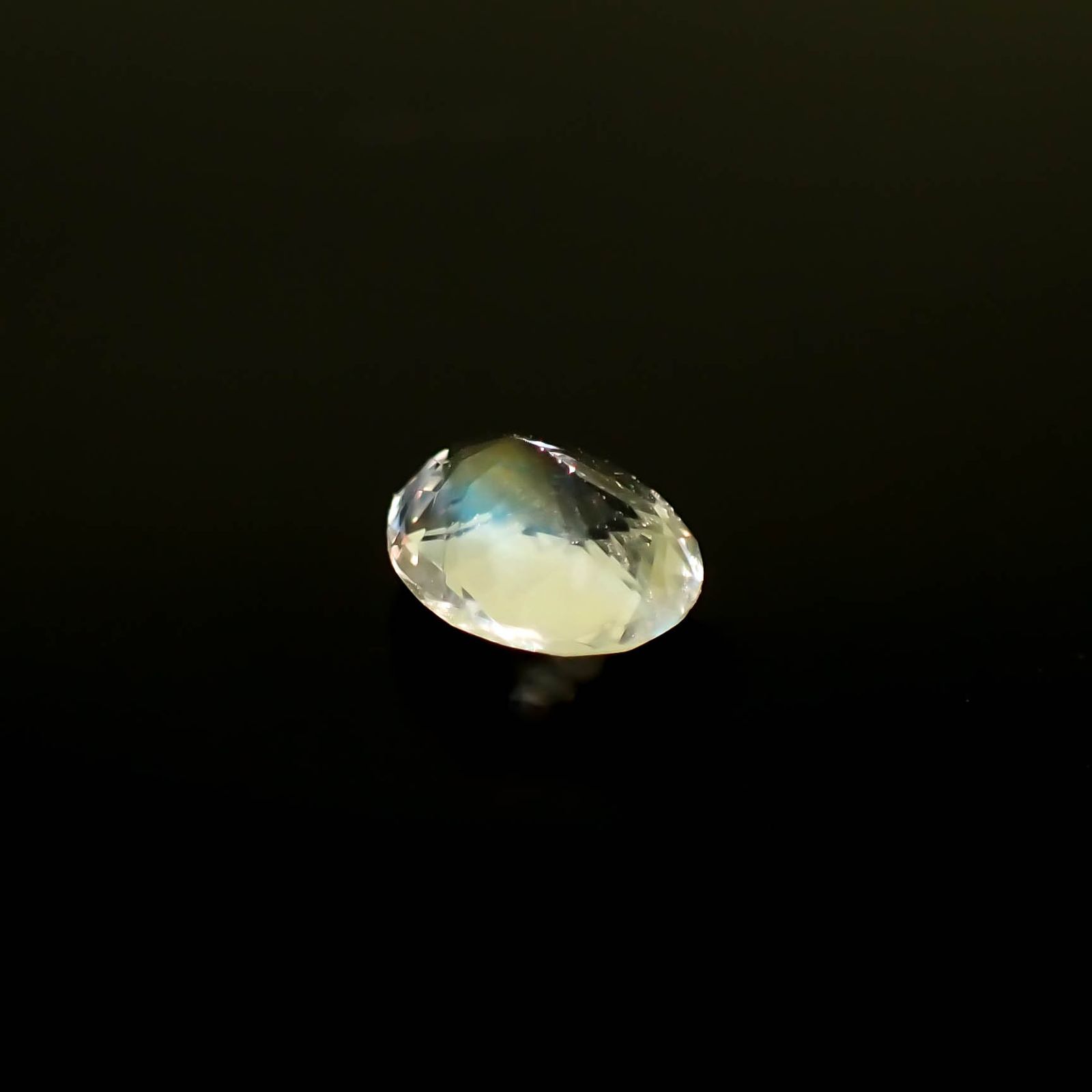 レインボームーンストーン ザンビア産 0.49ct[231224804]5.9x4.9mm前後