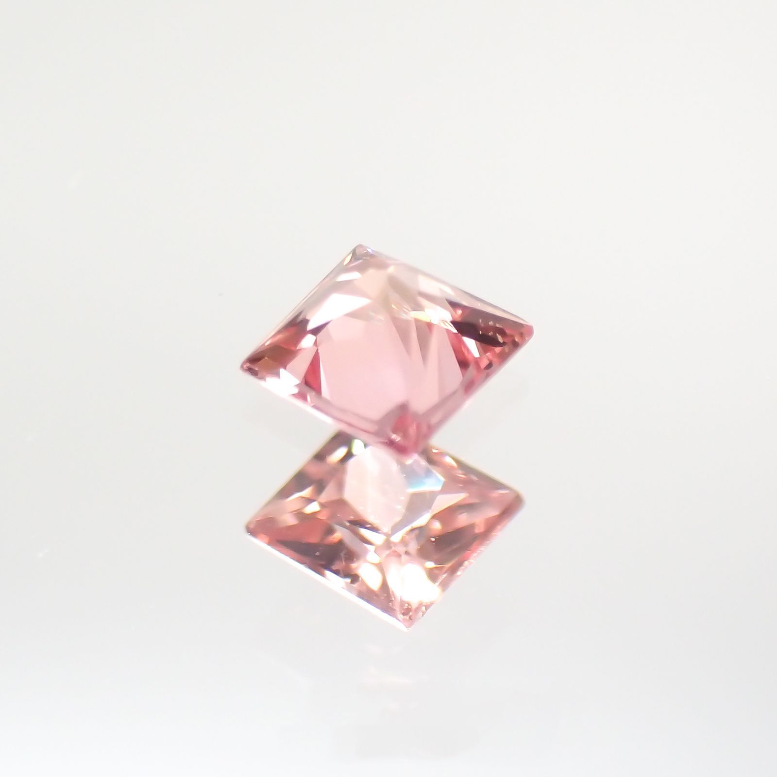 ◇プリンセスカット◇パパラチャサファイア ソーティング付き スリランカ産 ルース 0.08ct[210812610]2.3×2.3mm前後