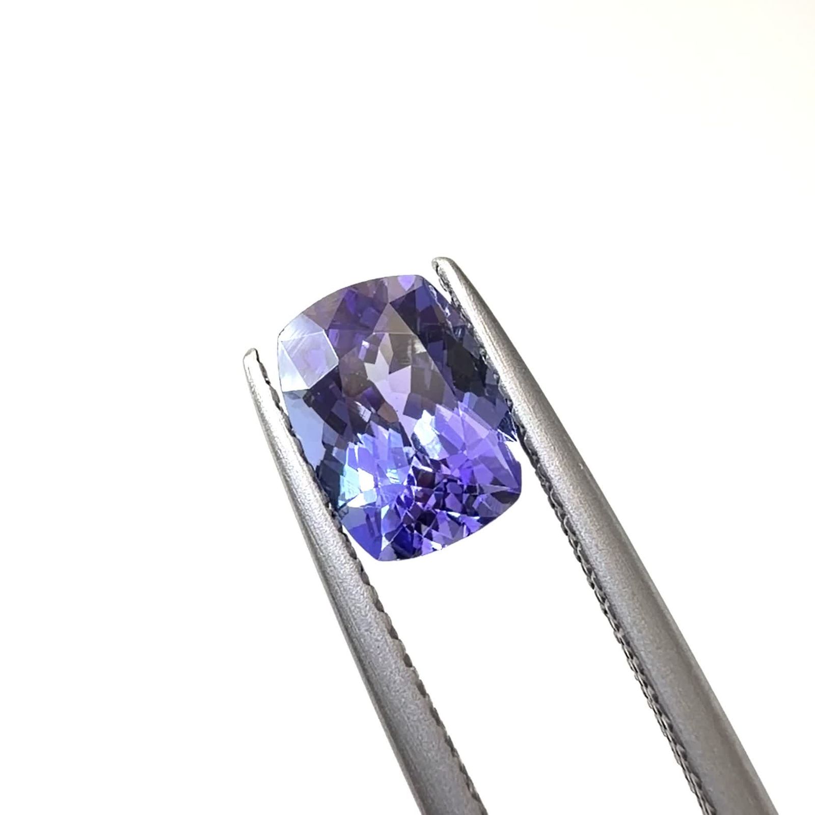 タンザナイト(宝石名タンザナイト)タンザニア産 識別済 1.68ct / 8x5