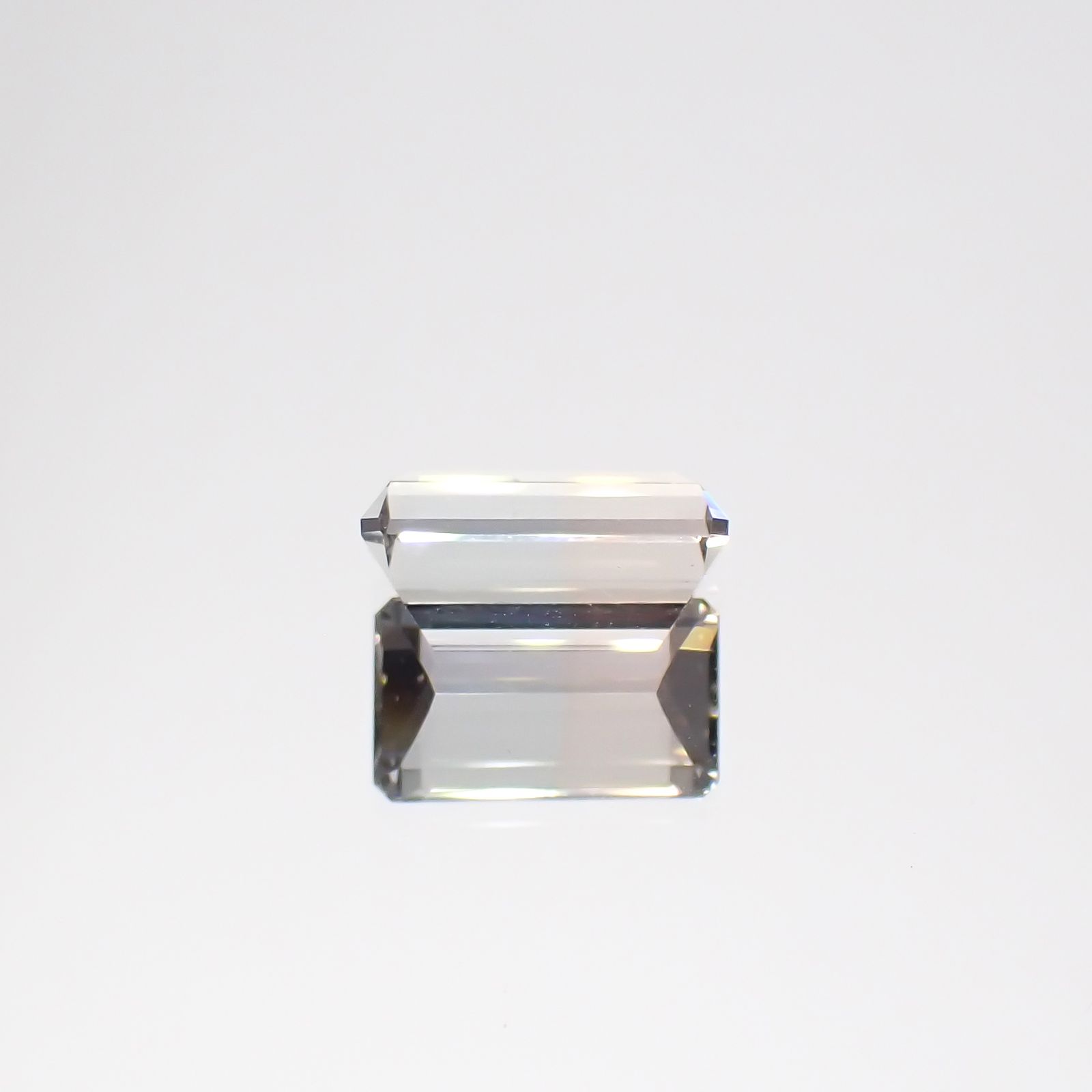 バイカラートパーズ ウクライナ産 2.56ct[231224892]9.4x5.4mm前後