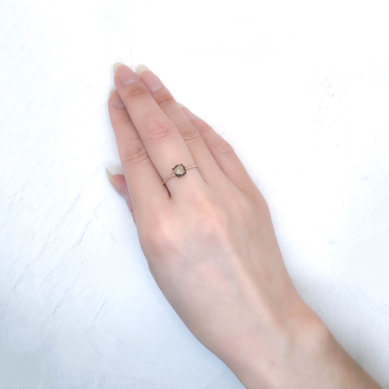 ウッドオパール オーストラリア産 0.52ct / 5.7x5.6mm前後 [251031195]