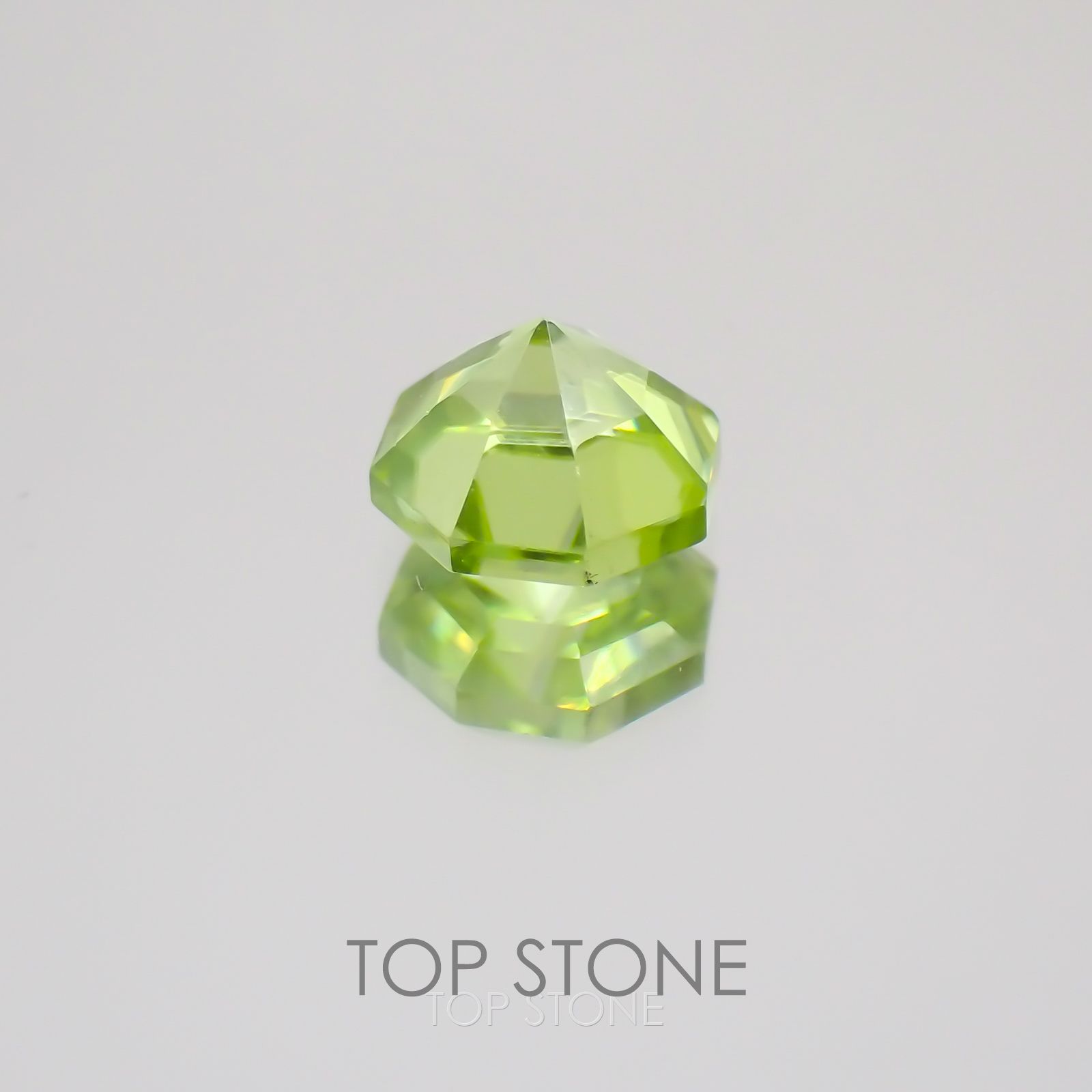 ◇オクタゴンカット◇スフェーン(宝石名スフェーン) マダガスカル産 0.69ct 識別済[21019421]5.1×5mm前後