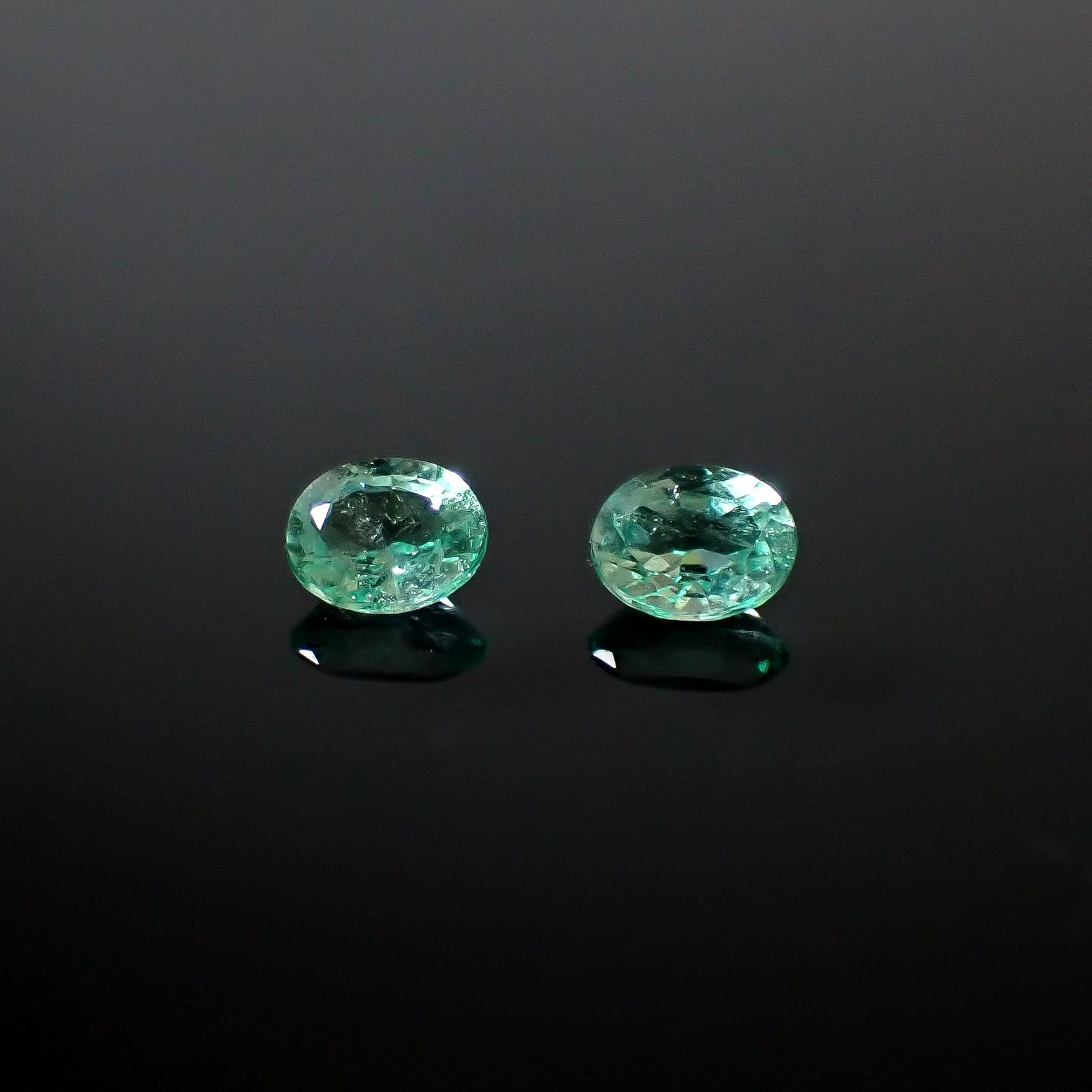 ◇ペアセット◇パステルカラーエメラルド ザンビア産 0.32ct(2pcs合計) [250430237]3.9x3mm前後