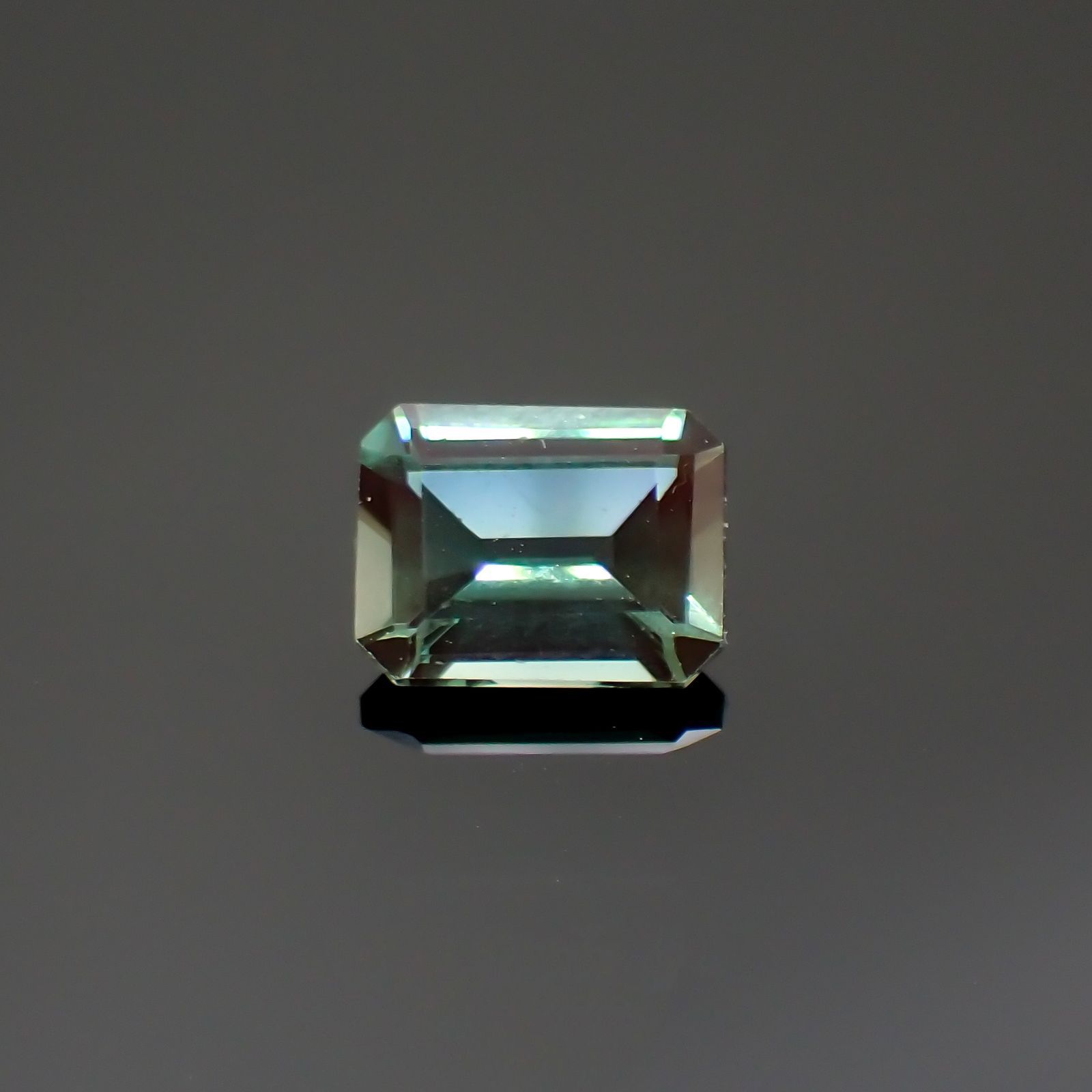 カラーチェンジアンデシン(宝石名アンデシン/ラブラドライト(カラーチェンジ・タイプ))アメリカ産 1.33ct 識別済[220115253]7.9x6.1mm前後