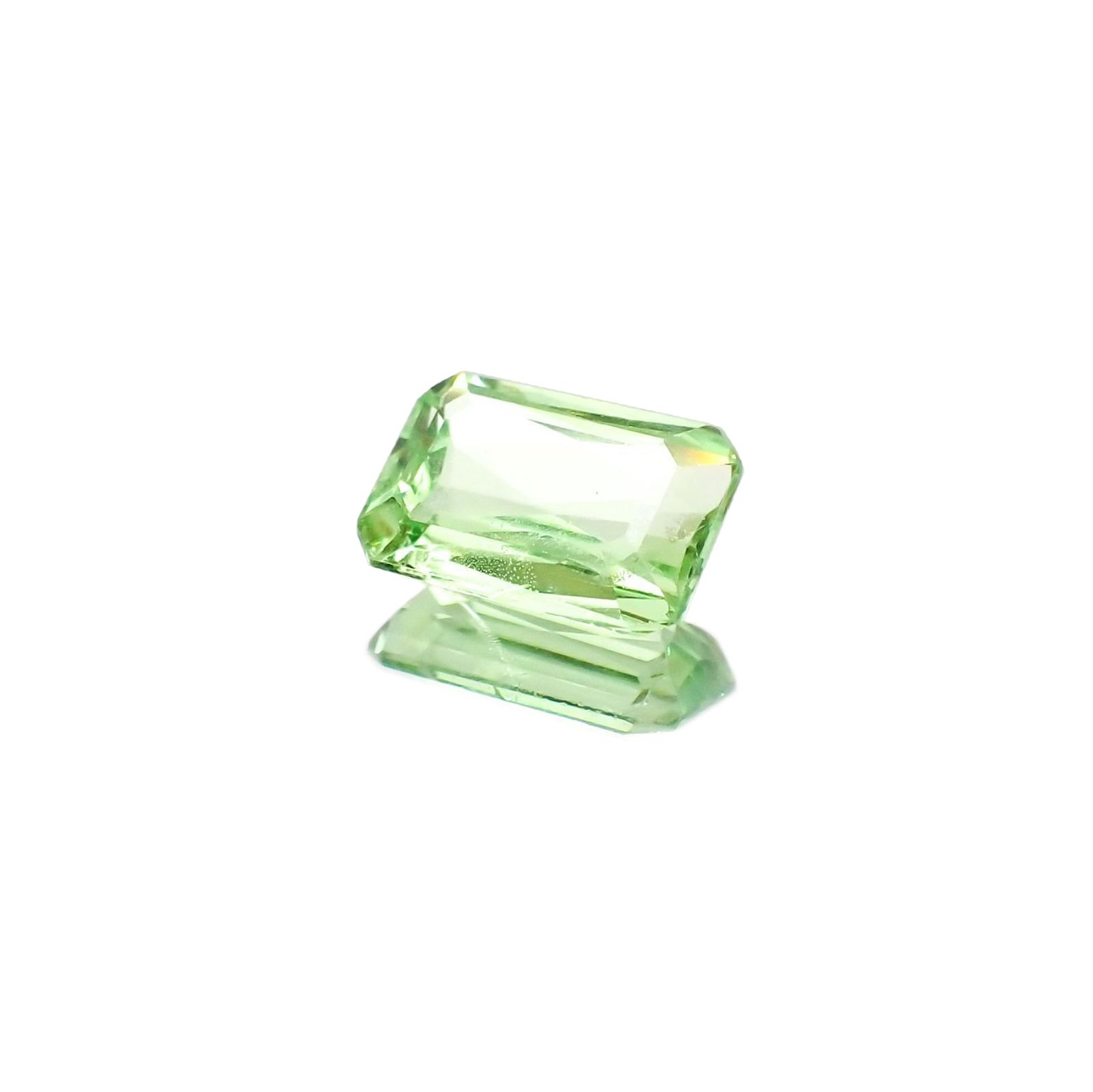 ミントガーネット(宝石名グリーン グロッシュラー・ガーネット)タンザニア・メレラニ鉱山産 識別済 1.27ct / 7.6x5.2mm前後 [251022258]