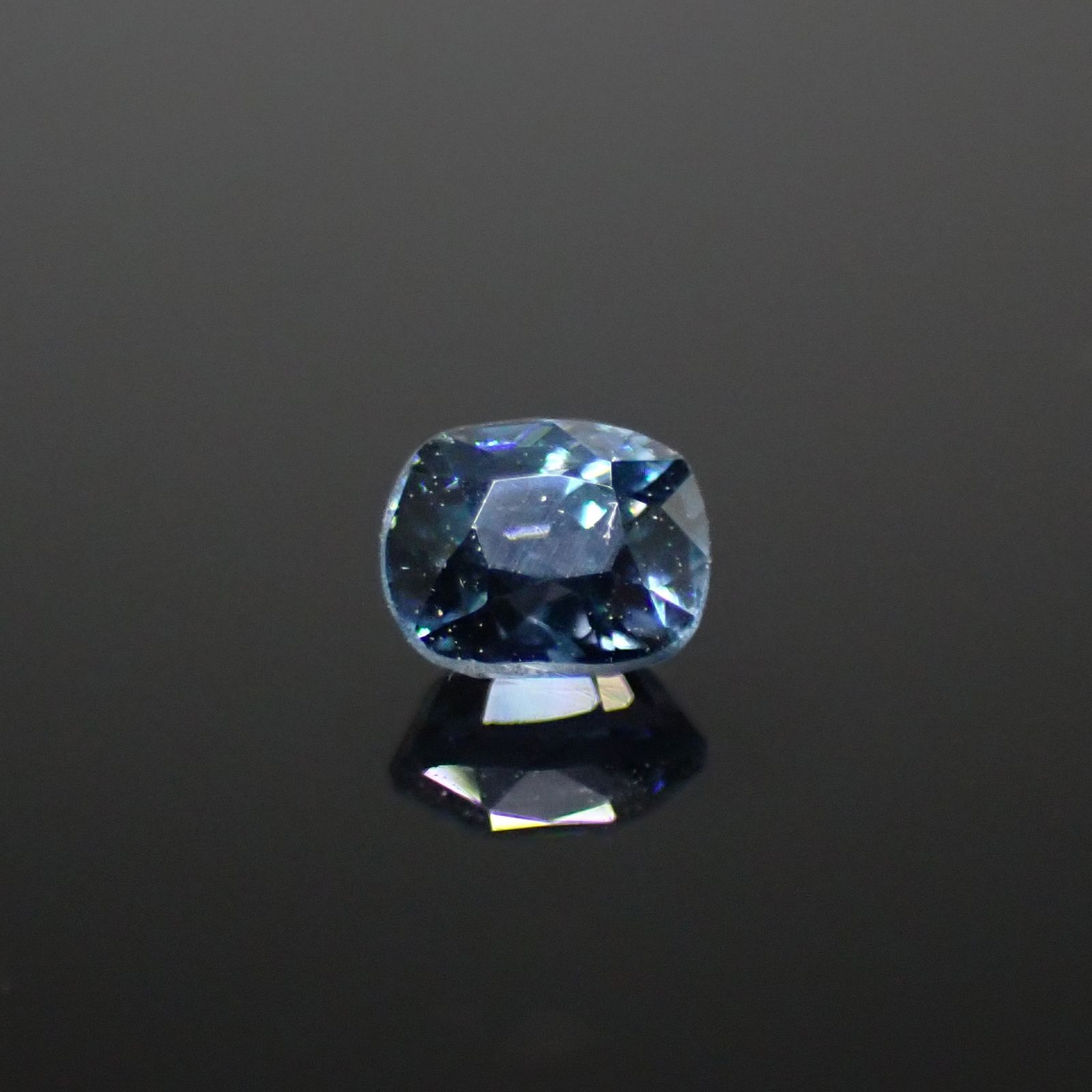 リバースカラーチェンジジルコン ミャンマー・モゴック産 0.39ct[240929173]3.9x3.1mm前後
