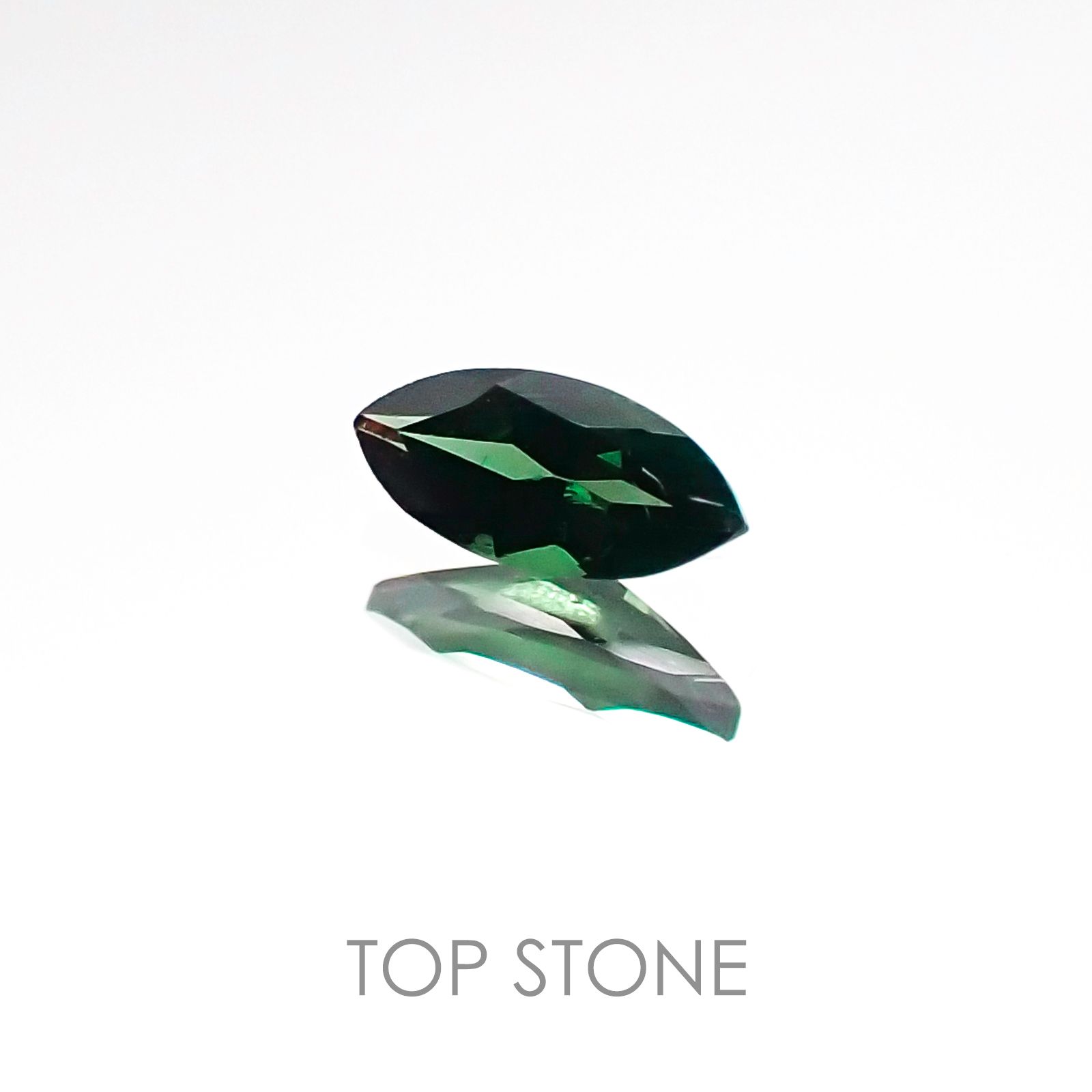カラーチェンジガーネット(アレキタイプ)(宝石名ガーネット/カラーチェンジタイプ) マダガスカル・ベキリー産 0.15ct 識別済[20106598]5×2.4mm前後