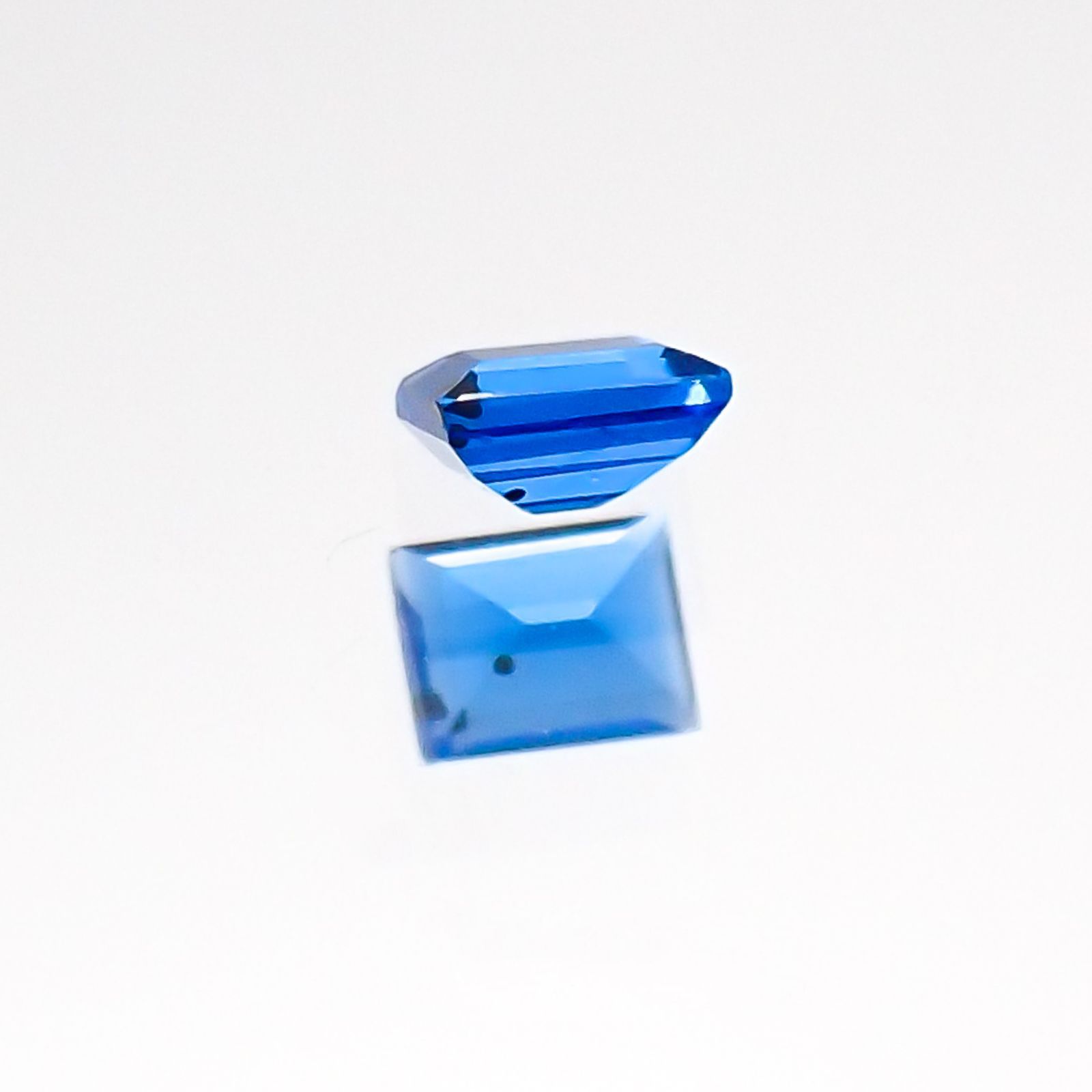 アウイナイト ドイツ産 ルース 0.038ct[20207656]2.3×1.9mm前後