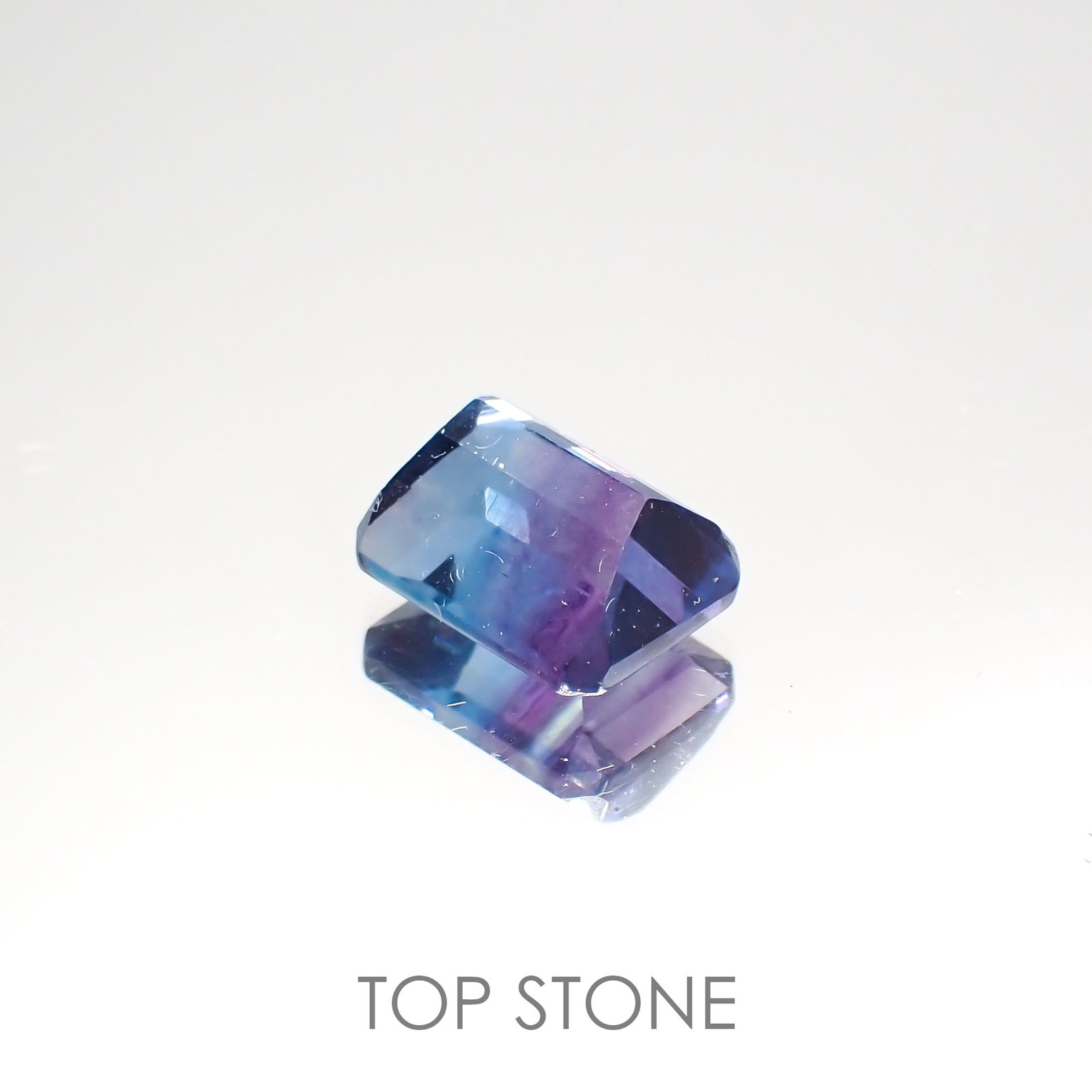 パーティカラーフローライト(宝石名フルオライト)ブラジル産 2.96ct 識別済[220115073]9x7mm前後