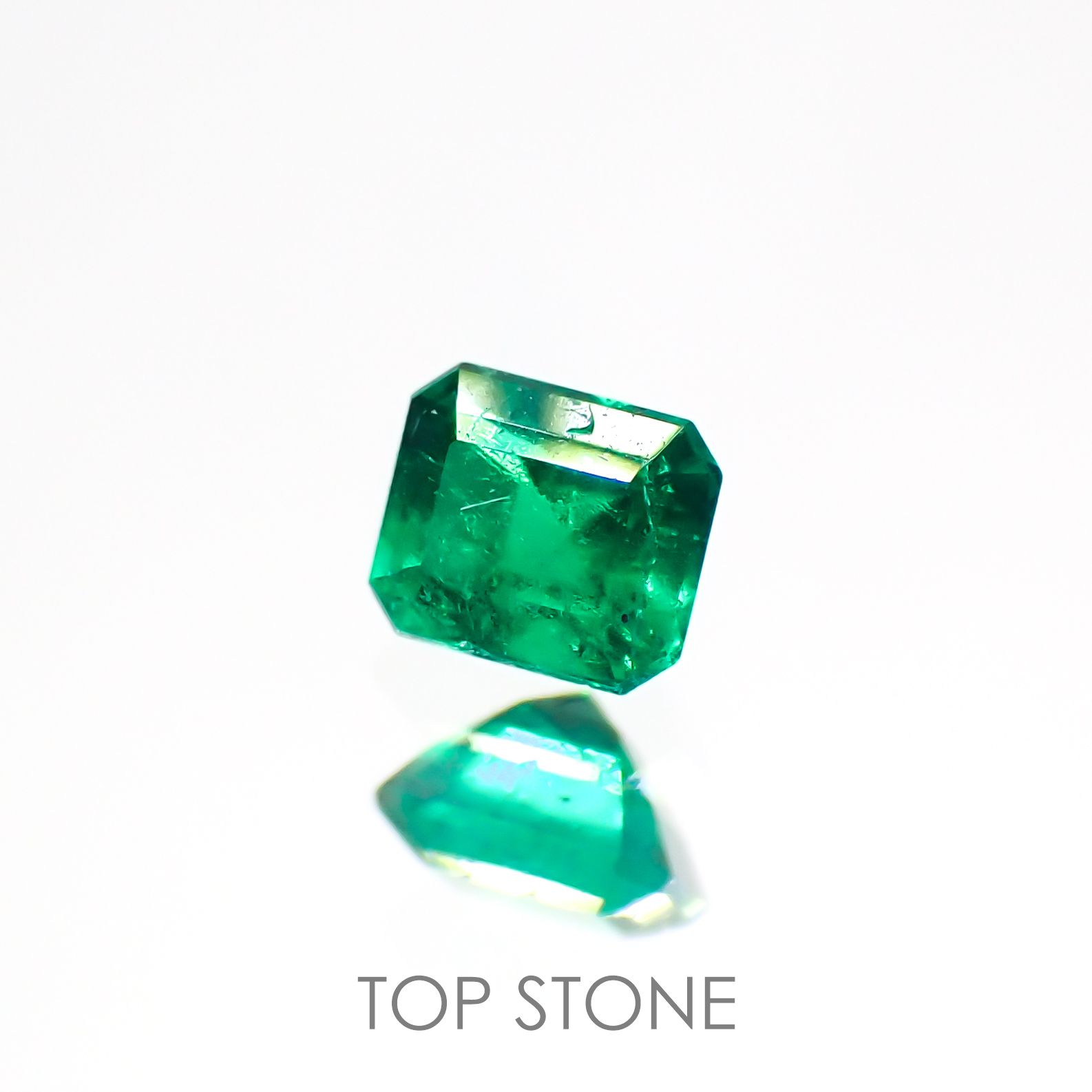 エメラルド(宝石名エメラルド) コロンビア産 0.13ct 識別済[201912837]3.2×2.6mm前後